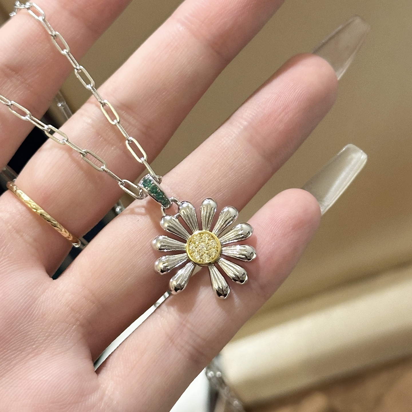  
A6588 👑爆款 中古系列🌼Vintage 小雏菊 拉丝 双色项链 复古浪漫每一次佩戴，都是一次与