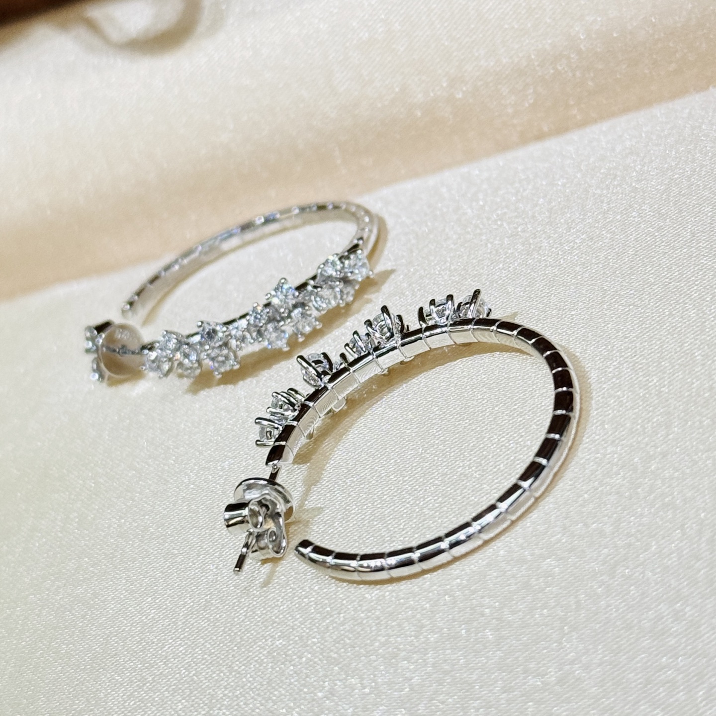 
A6022 👑精致 繁星 点钻 冰块耳环 顶级 打造S925纯银微镶 高碳钻 明星网红同款 👄 气质温