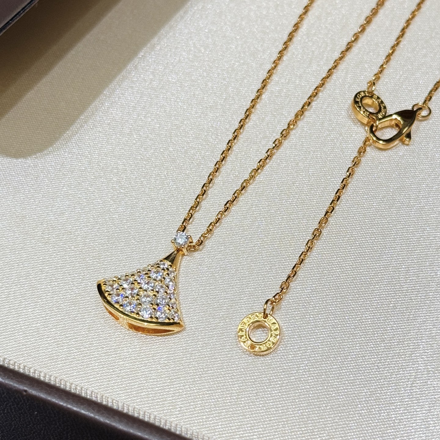 
A2718  👑惊艳 BV家 最经典火爆 半裙子 满钻 裙子 项链 奢华 德国进口925纯银镶嵌工艺 