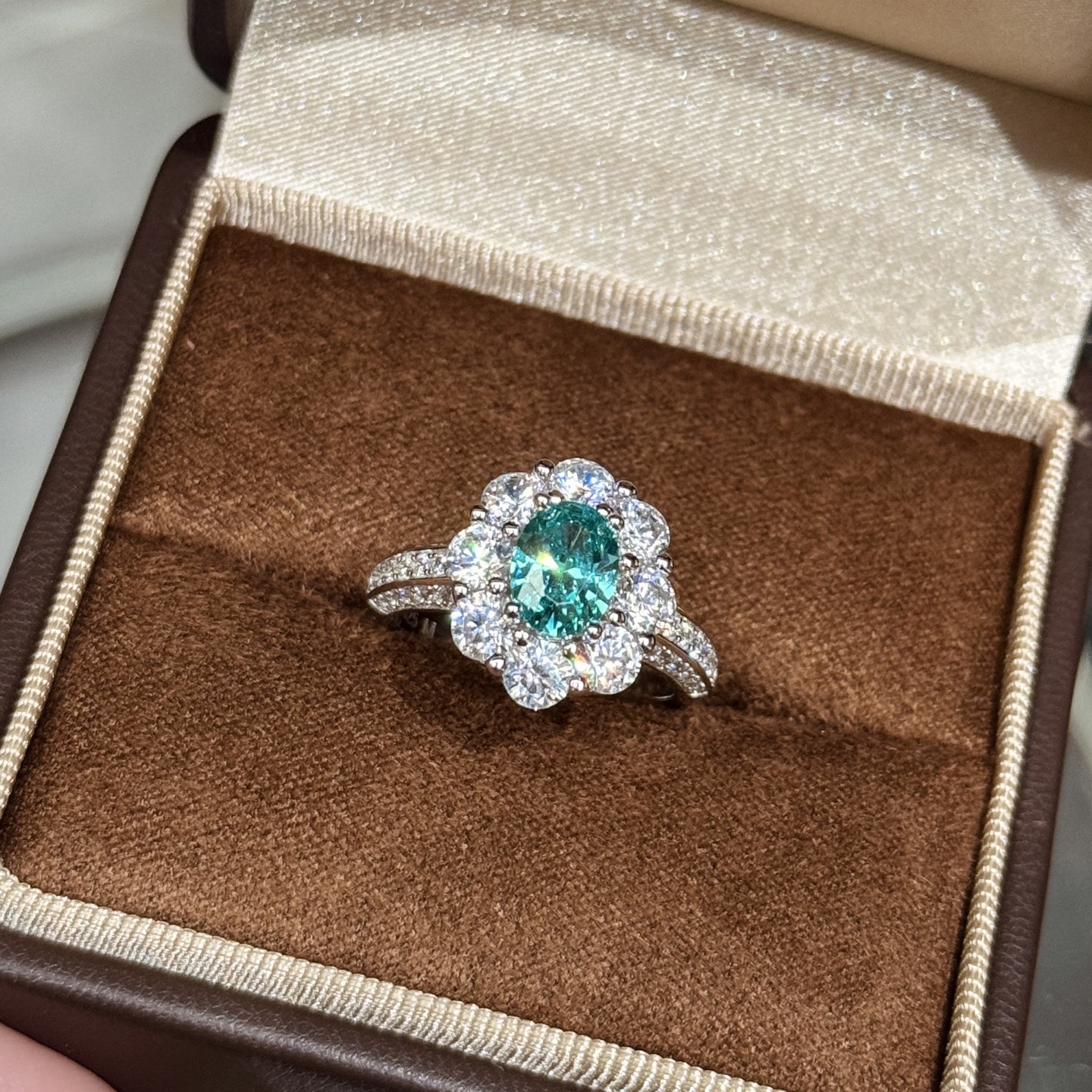 
A6290 👑 【富婆系列】三克拉 帕拉伊巴海蓝宝 鸽子蛋 戒指 很清新的海蓝宝 让人一眼着迷的蓝宝石