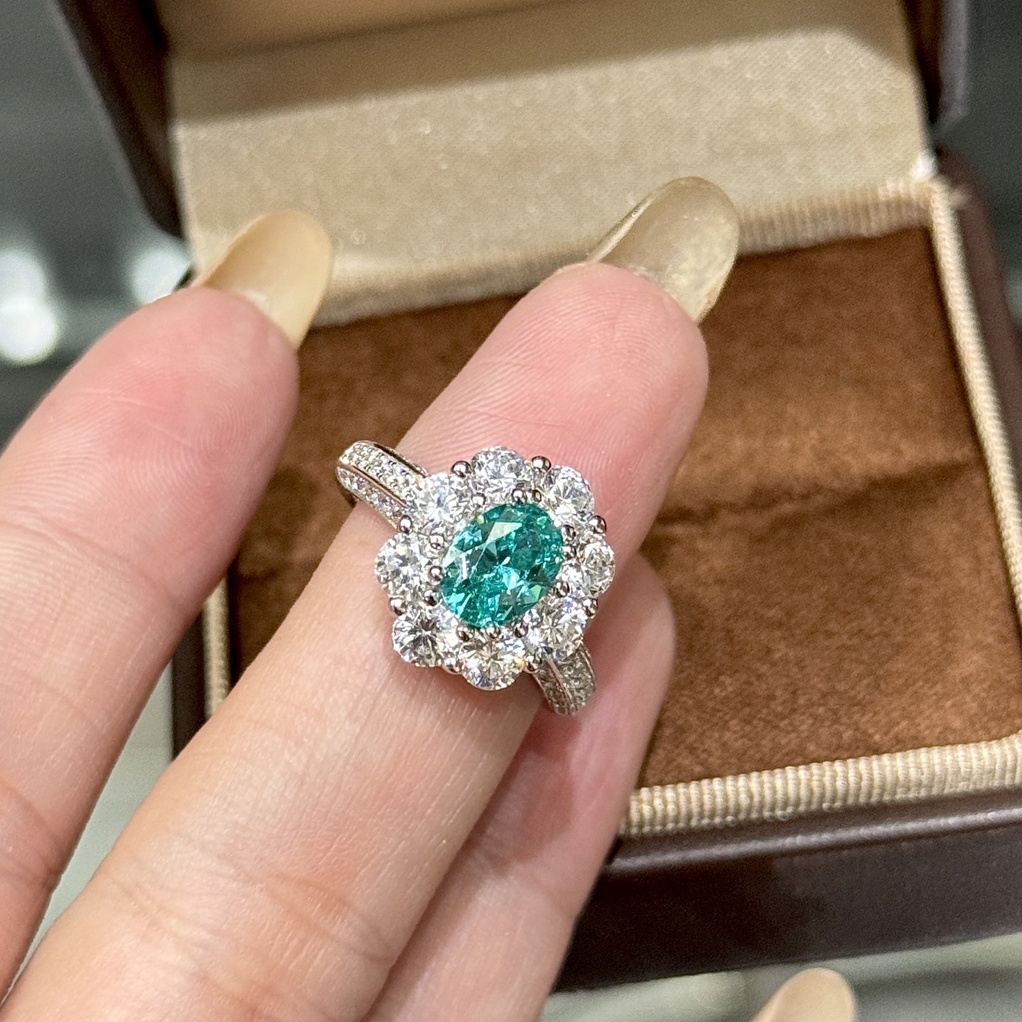 
A6290 👑 【富婆系列】三克拉 帕拉伊巴海蓝宝 鸽子蛋 戒指 很清新的海蓝宝 让人一眼着迷的蓝宝石