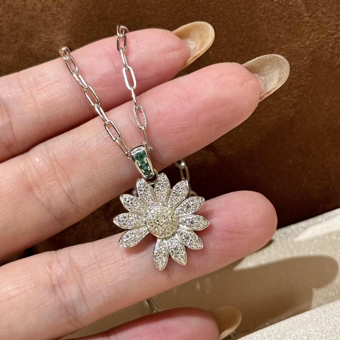  
A6577 👑爆款 中古系列🌼Vintage 小雏菊 满钻 缺口 项链 复古浪漫每一次佩戴，都是一次