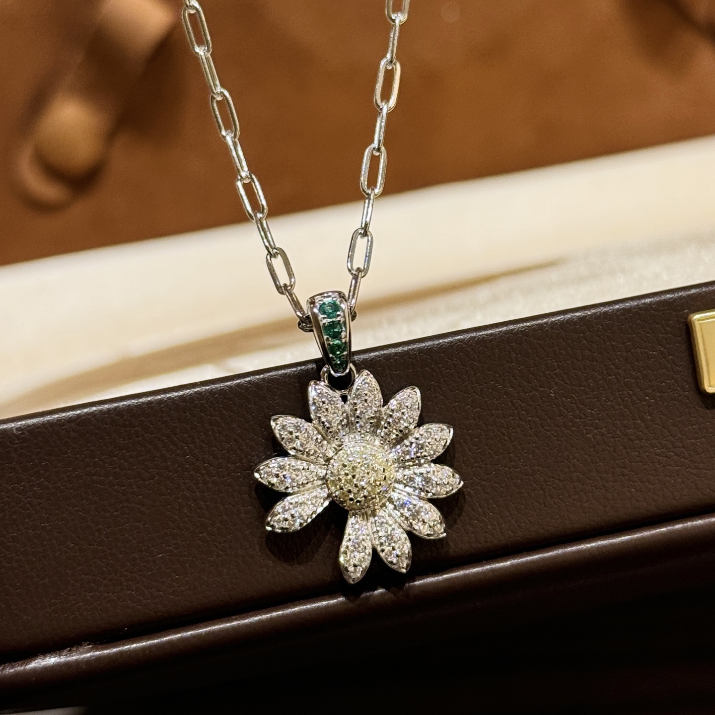  
A6577 👑爆款 中古系列🌼Vintage 小雏菊 满钻 缺口 项链 复古浪漫每一次佩戴，都是一次