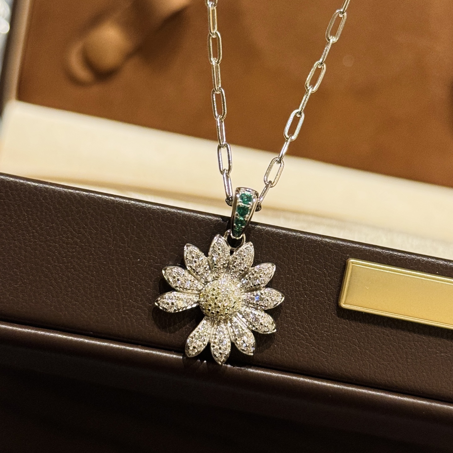  
A6577 👑爆款 中古系列🌼Vintage 小雏菊 满钻 缺口 项链 复古浪漫每一次佩戴，都是一次