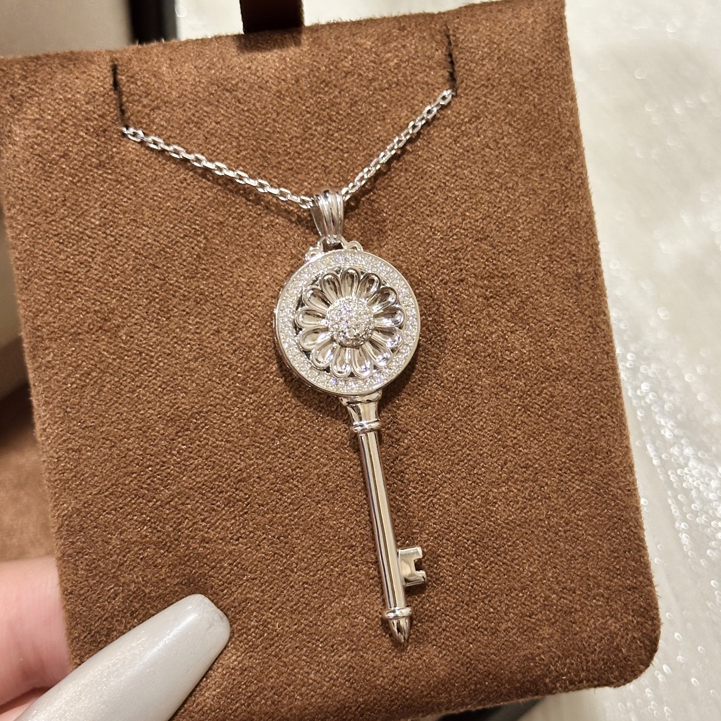 
A6644  👑大牌 新品 时来运转 可转动太阳花 钥匙 项链 中间分件设计可转动 高端 通体925纯
