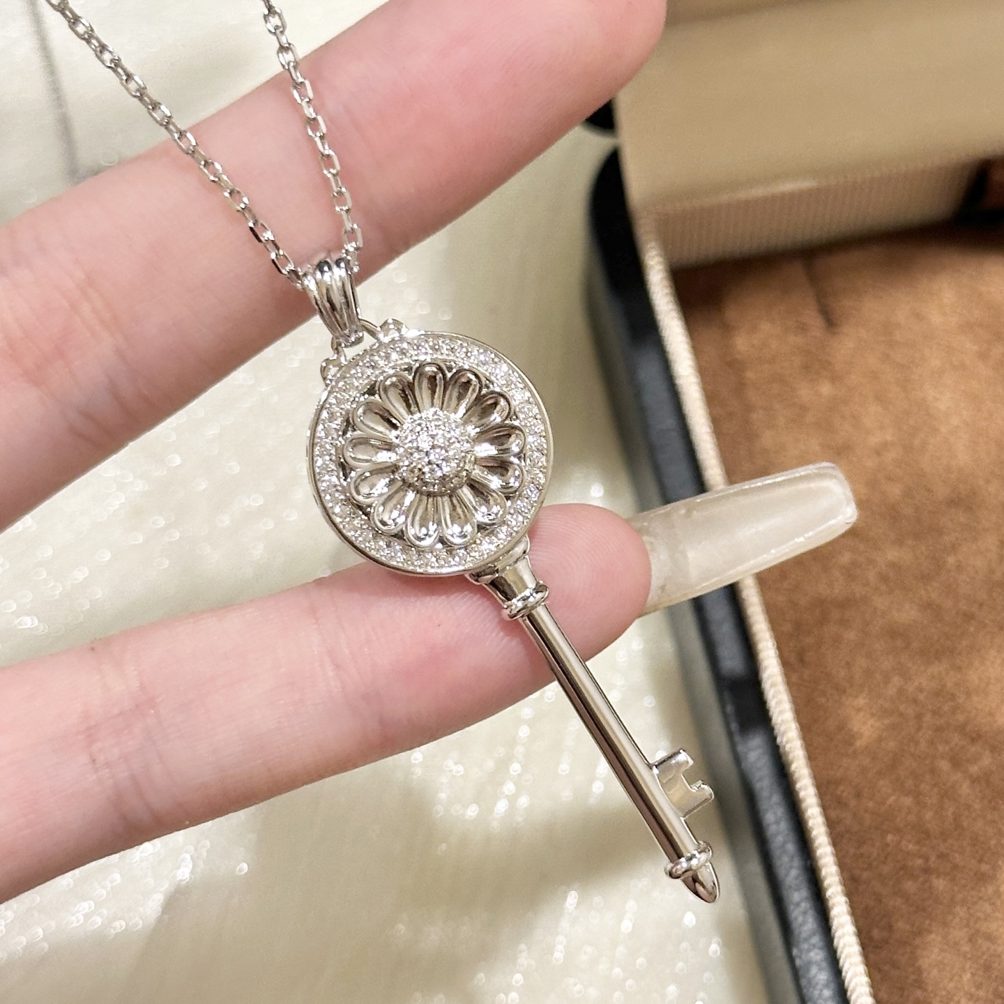 
A6644  👑大牌 新品 时来运转 可转动太阳花 钥匙 项链 中间分件设计可转动 高端 通体925纯
