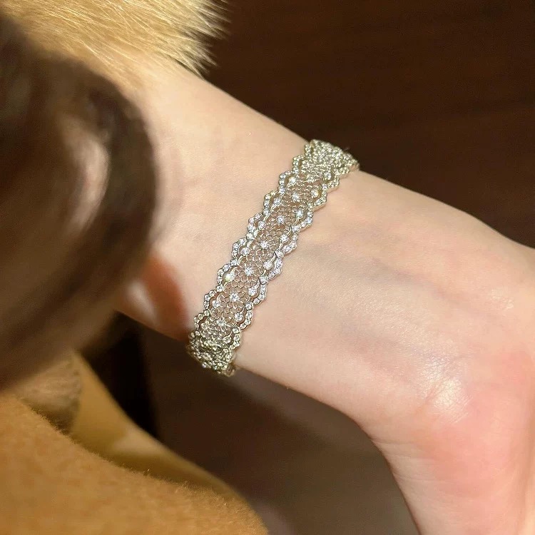 
A6680  👑 独立设计师 中古风 古法纯银工艺 蕾丝 镂空开口手镯 法式复古轻奢高级感点钻满天星网