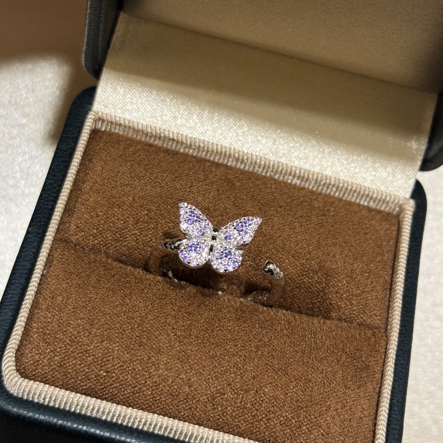 
A6652 👑 大牌新款 满钻 蝴蝶 幻彩蝴蝶 开口戒指  领略绝美风采 ✨✨ 高端定制原版通体925