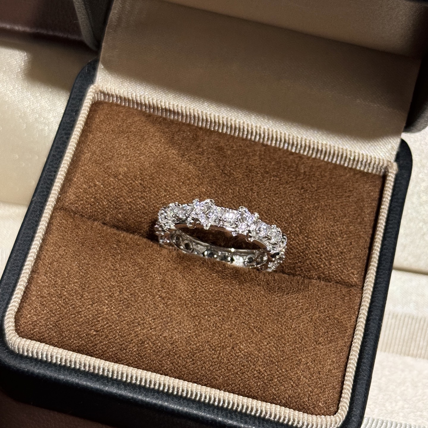 
A6700 👑T家火爆新款  十六钻 满钻交叉 戒指 超火爆💍  S925纯银镶嵌进口顶级锆石 ⬆️闪