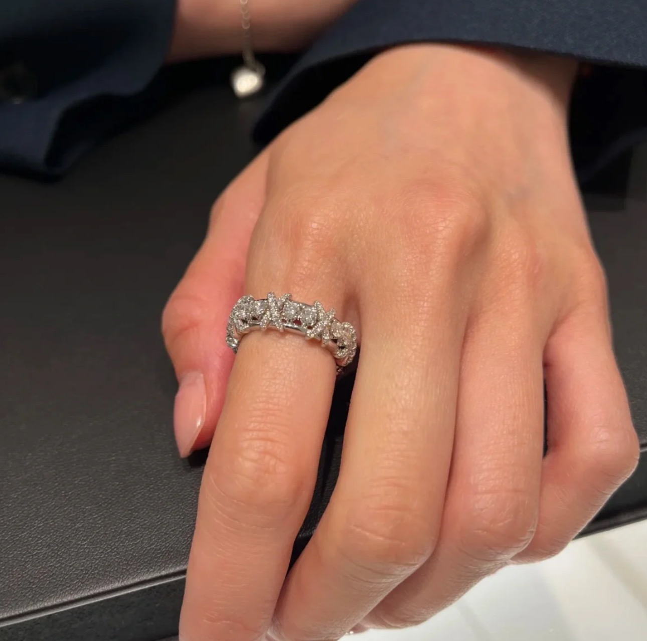 
A6700 👑T家火爆新款  十六钻 满钻交叉 戒指 超火爆💍  S925纯银镶嵌进口顶级锆石 ⬆️闪