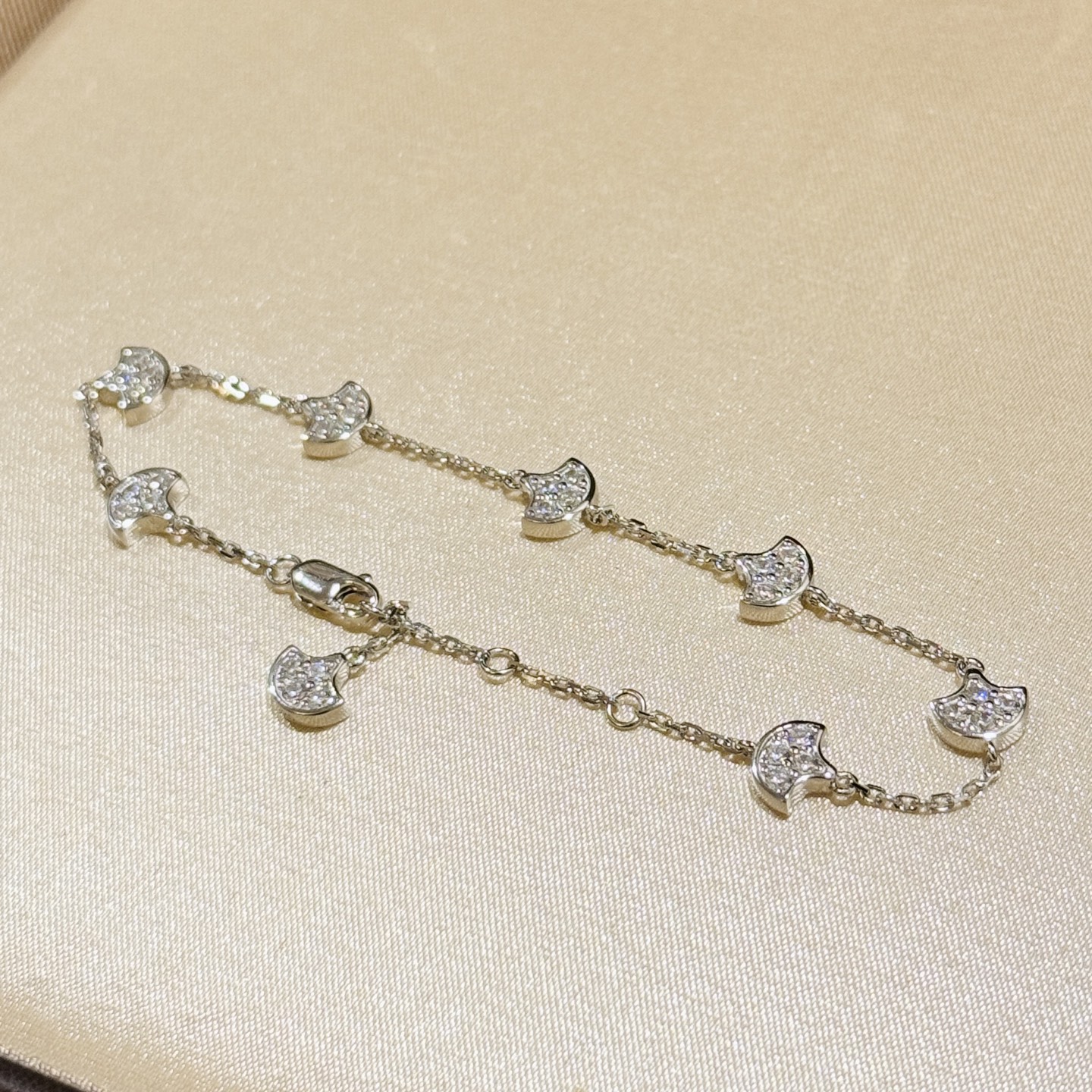 A6663 👑高端品牌 格拉芙 高级珠宝定制系列 裙子系列 小裙子 手链 高端定制 奢侈 💎高端s925