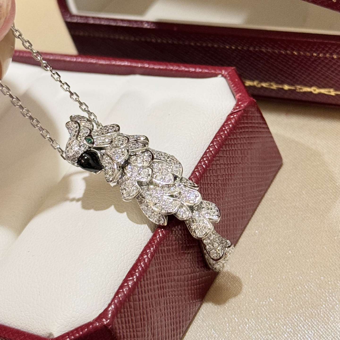 A6066 👑卡家高级珠宝 鹦鹉系列 鹦鹉 项链 🔥 历时数千小时才开出来的版 闪耀的锆石镶嵌✨ 鹦鹉的