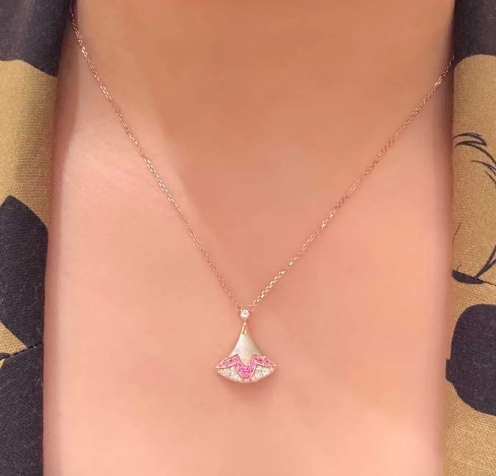A6717 👄Bv家 15年限定款 diva系列 白贝母 粉钻 裙子 项链扇形 经典款 独家精选德国进口
