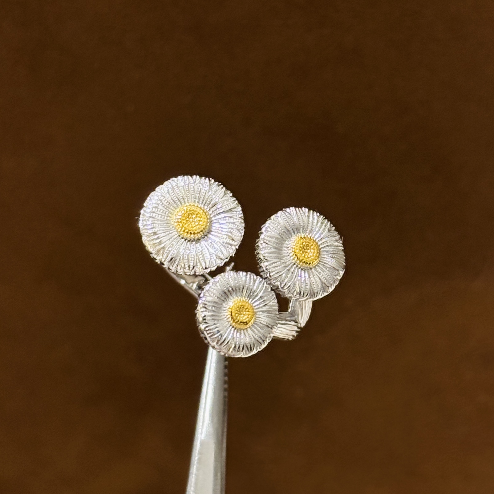 A6697 👑爆款 中古系列🌼Vintage 三花 小雏菊 磨砂戒指，绽放指尖的复古浪漫每一次佩戴，都是