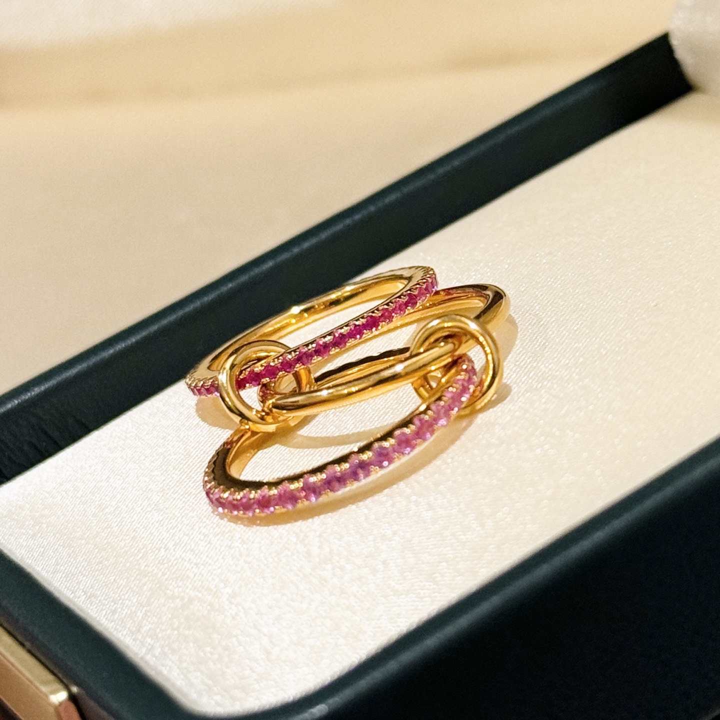 A6672   👑🆕 An independent designer's three ring rose red diamond ring, D - Jewelry 4