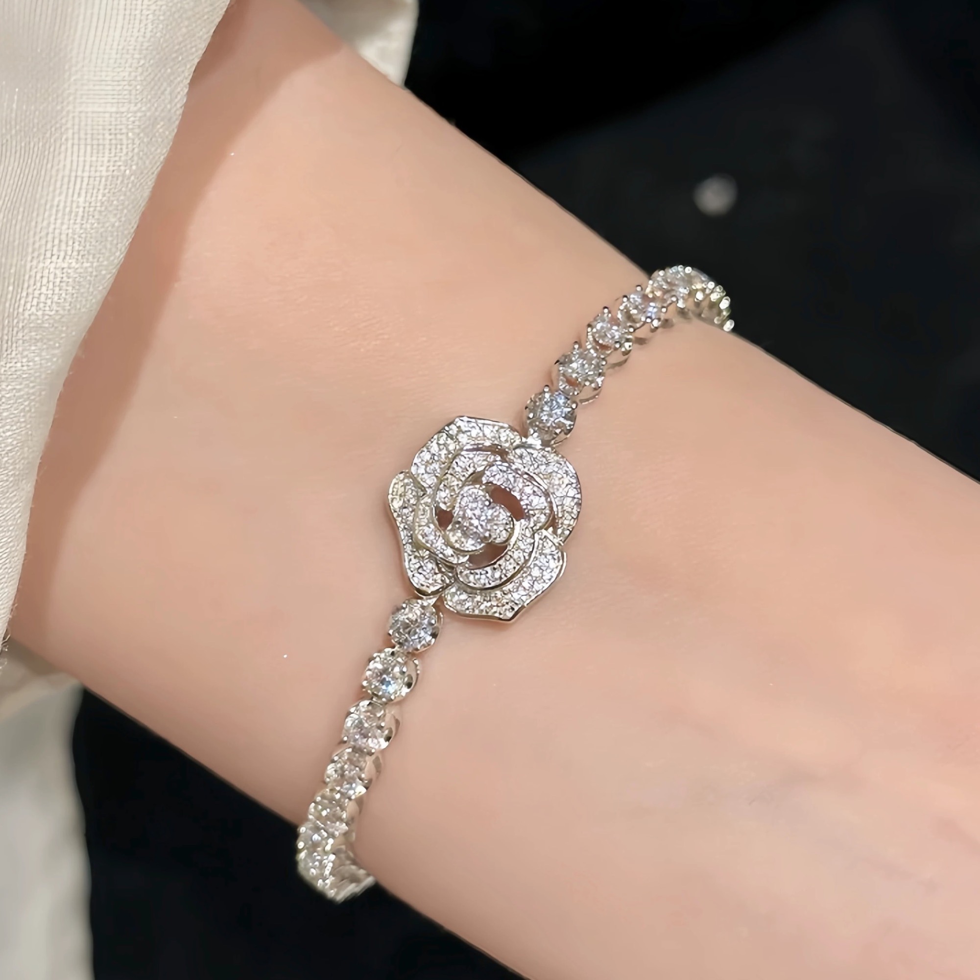 Hermès A6738 新款 高奢新品 满钻山茶花 排钻手链 通体S925纯银镶嵌厚金材质 非常非常非常的精美