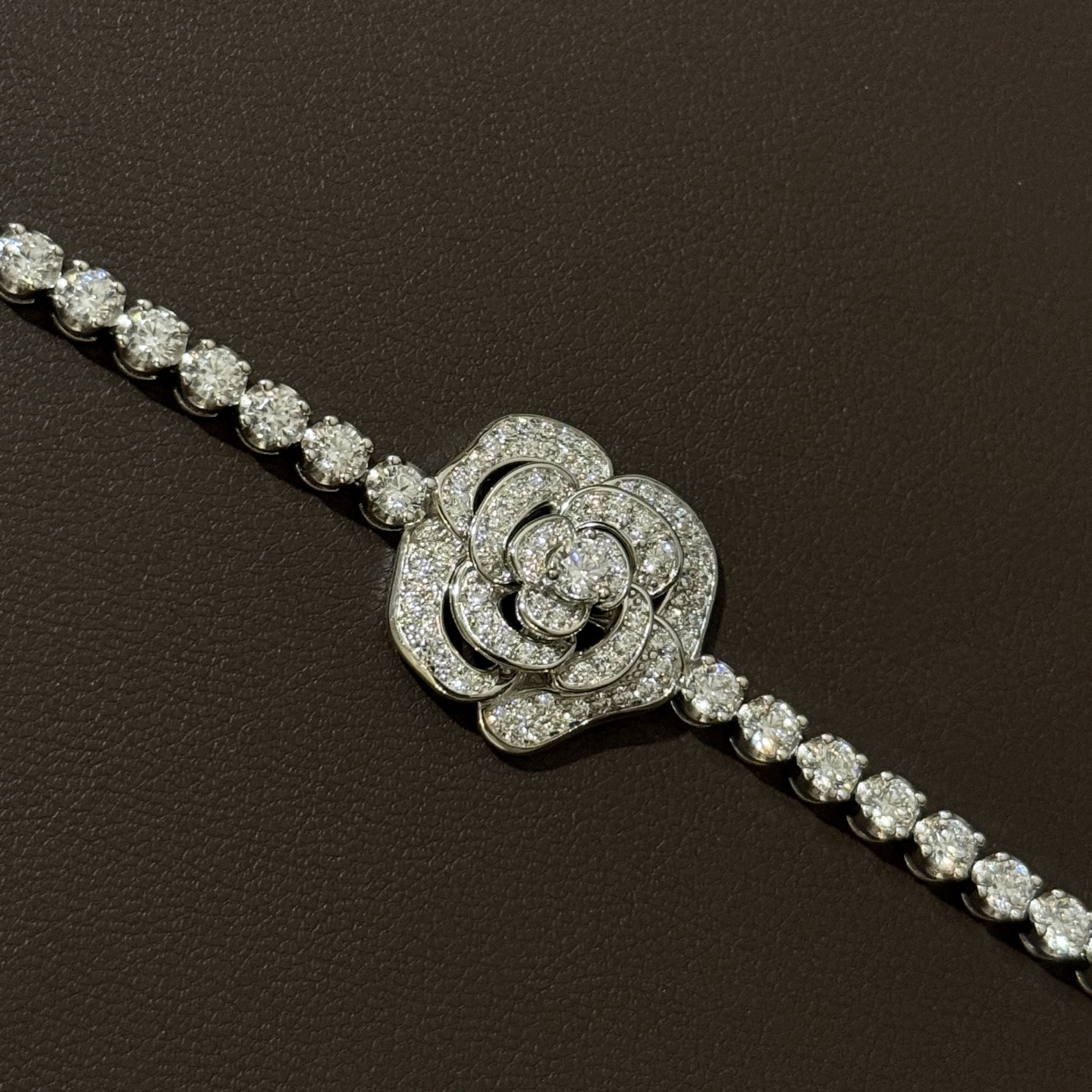 Hermès A6738 新款 高奢新品 满钻山茶花 排钻手链 通体S925纯银镶嵌厚金材质 非常非常非常的精美