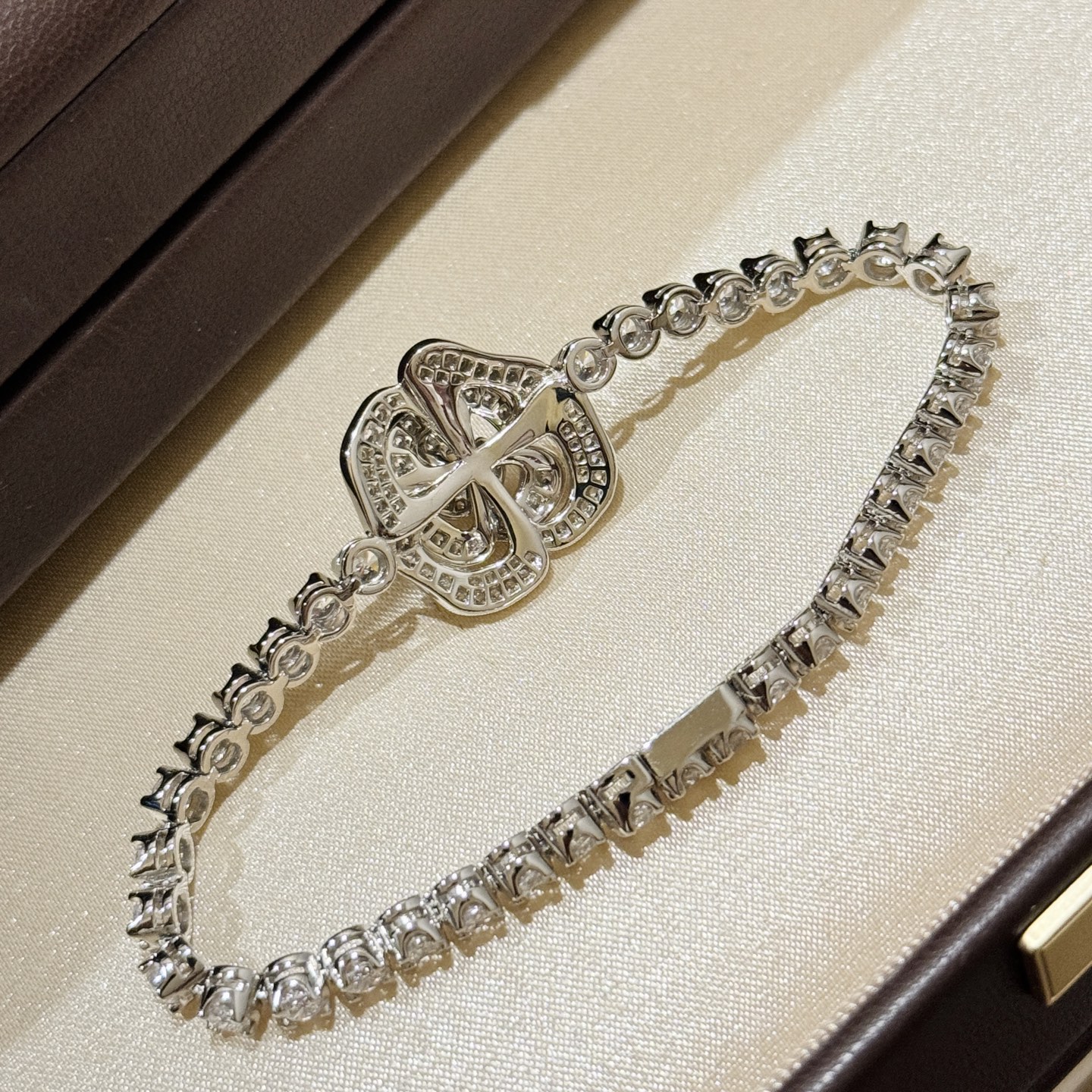 Hermès A6738 新款 高奢新品 满钻山茶花 排钻手链 通体S925纯银镶嵌厚金材质 非常非常非常的精美