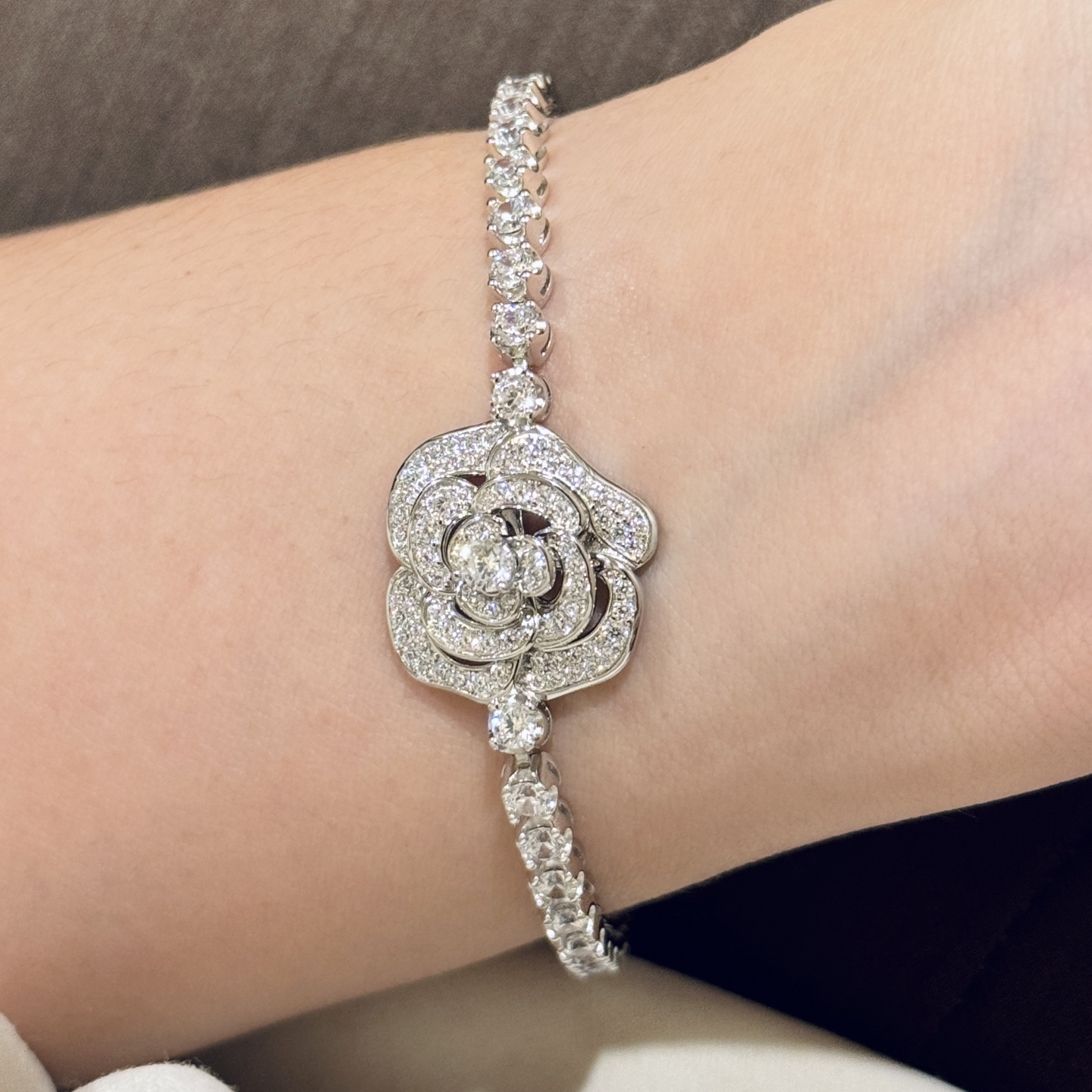 Hermès A6738 新款 高奢新品 满钻山茶花 排钻手链 通体S925纯银镶嵌厚金材质 非常非常非常的精美