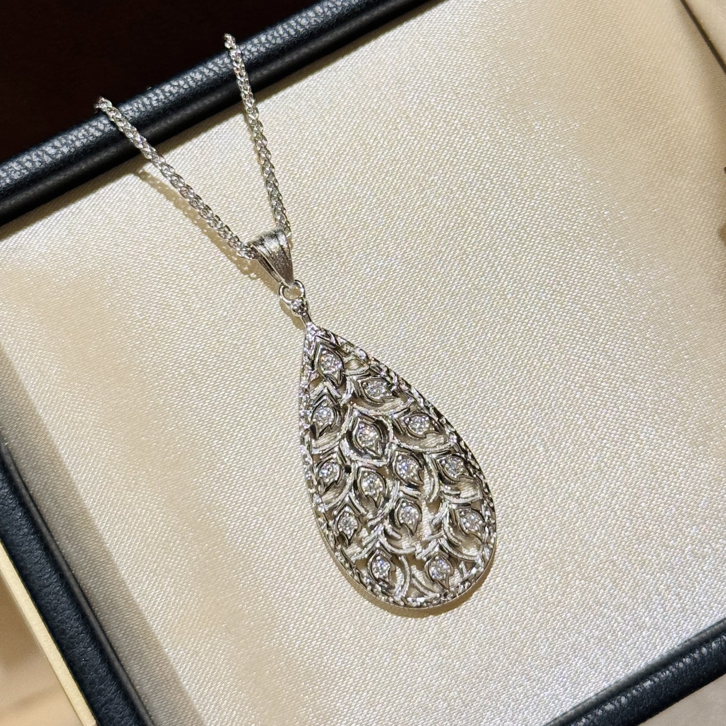 Louis Vuitton Haute Couture Haute Couture Fine Jewelry Necklace Bracelet 7