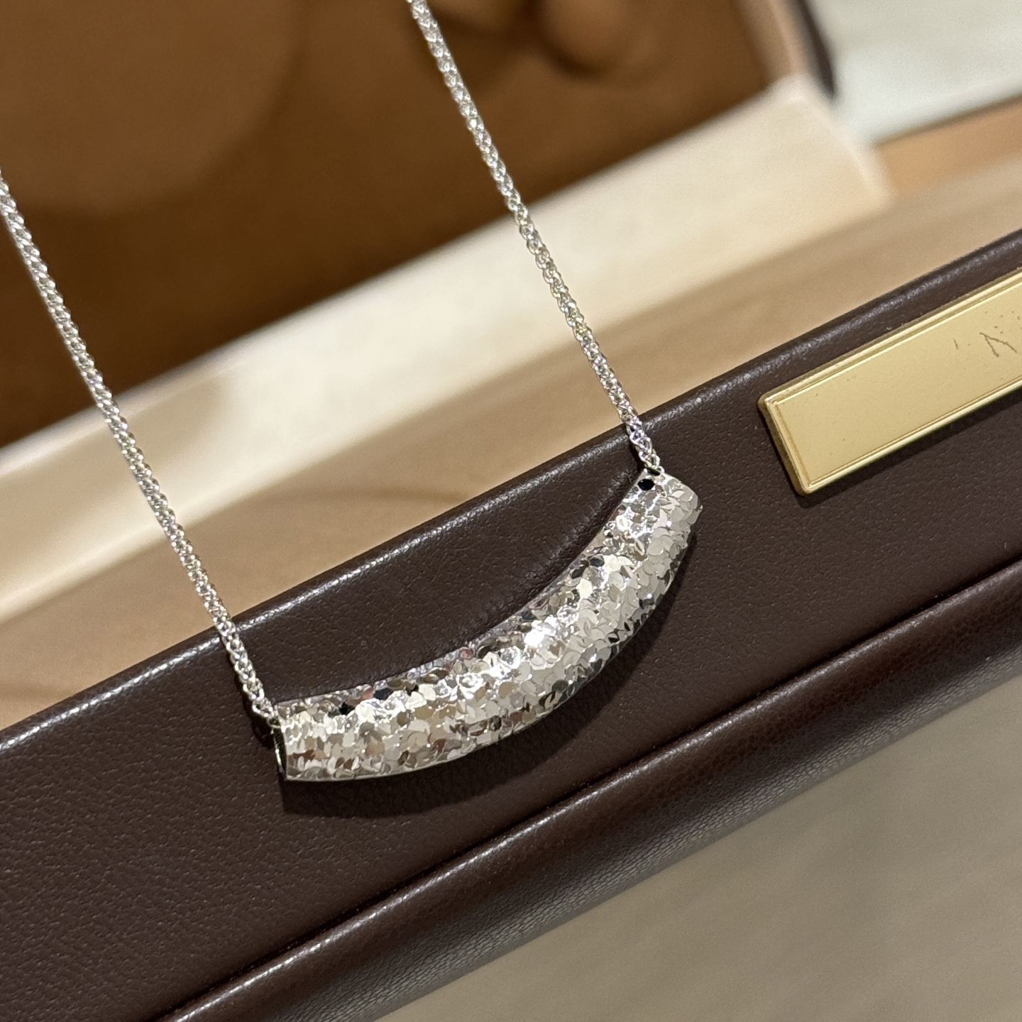 A6688 👑 Éxito de ventas, artesanía pesada, textura excelente, hielo triturado, collar de luces de neón, doble cara con…