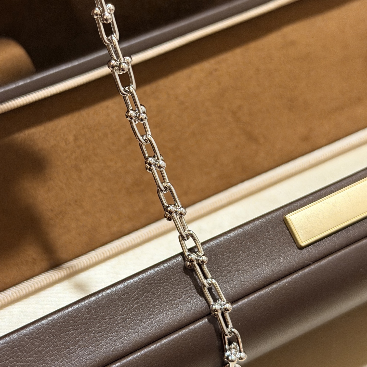Hermès 各大 博主追捧的 T家 HardWear系列 U型 关节 锁头 手链 看似简易