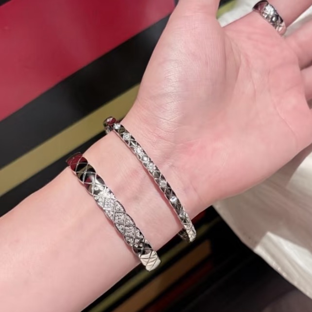 Chanel CNC纯银版 菱格 宽版 满钻 双面手镯 高端定制 S925纯银材质镶嵌 高碳钻