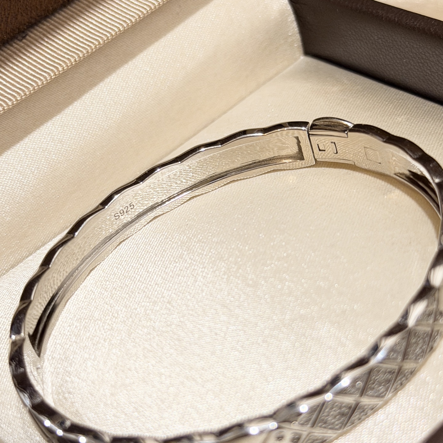Chanel CNC纯银版 菱格 宽版 满钻 双面手镯 高端定制 S925纯银材质镶嵌 高碳钻
