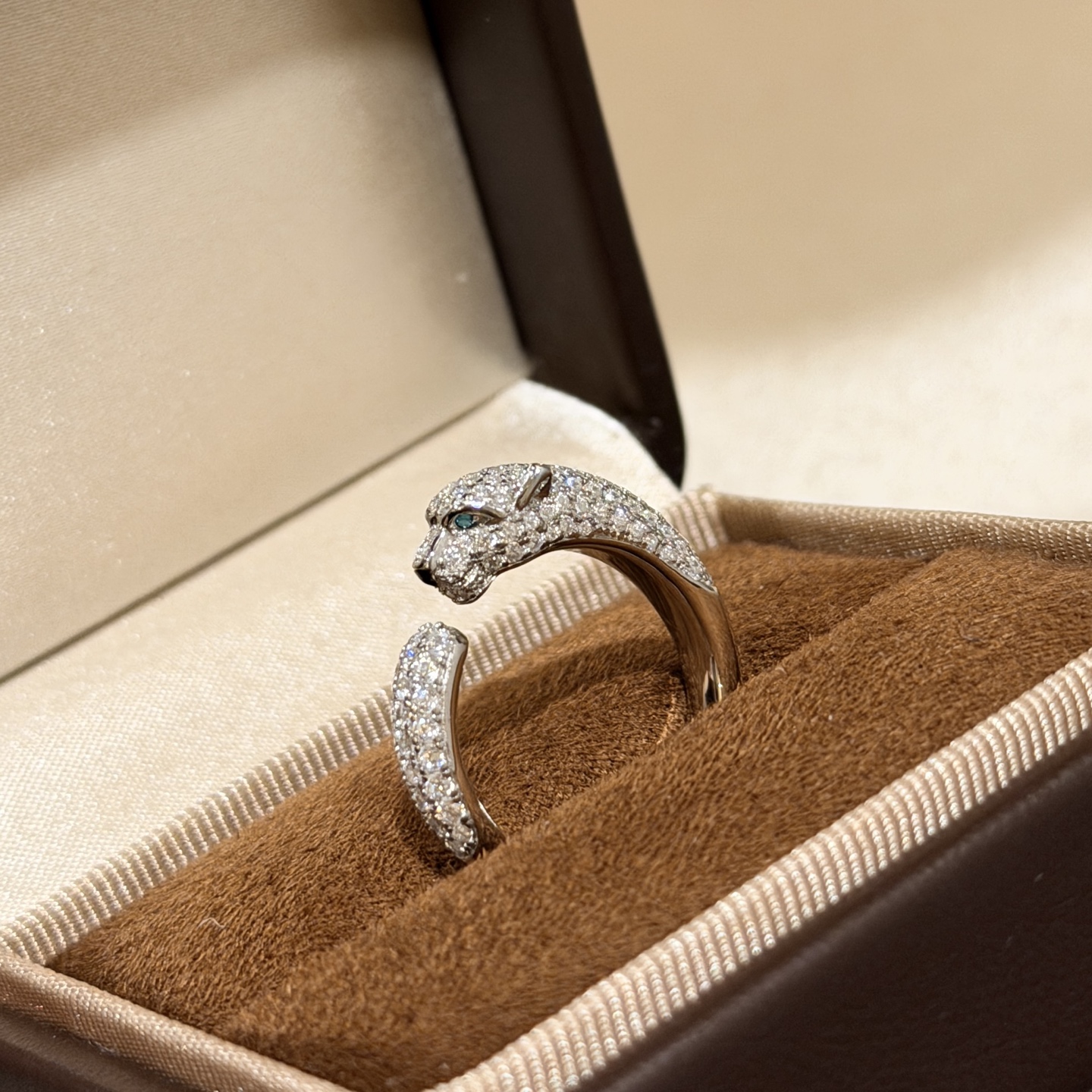 NO:588809,Kajia's classic and timeless Leopard Rich Series, full of diamonds, narrow version, leopard open ring, lifelike expression, meticulously crafted by master craftsmen, selected electroplated gold imported from Germany, ultra-fine opening adjustable, electroplated thick gold, rich ring, fine jewelry, ring19860909卡家 经典不过时豹富系列 满钻 窄版 豹子 开口戒指 神态栩栩如神 老师傅精雕细琢 精选德国进口电镀咪金 超精开口可调节 电镀厚金 暴富戒指,饰品精品,ring,Jewelry