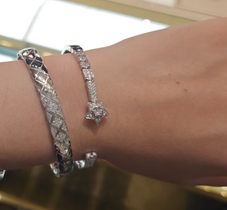 Hermès A1136 COMÈTE 彗星 手镯 钻化为浩瀚星辰和闪烁的星尾 光芒四射 绽放浪漫女性风华
