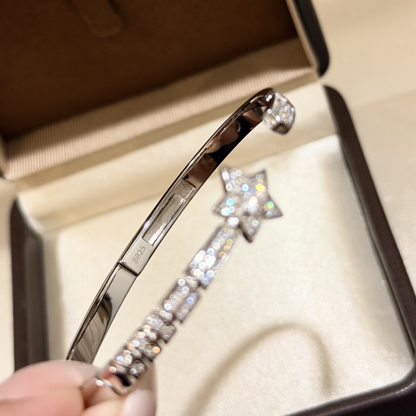 Hermès A1136 COMÈTE 彗星 手镯 钻化为浩瀚星辰和闪烁的星尾 光芒四射 绽放浪漫女性风华