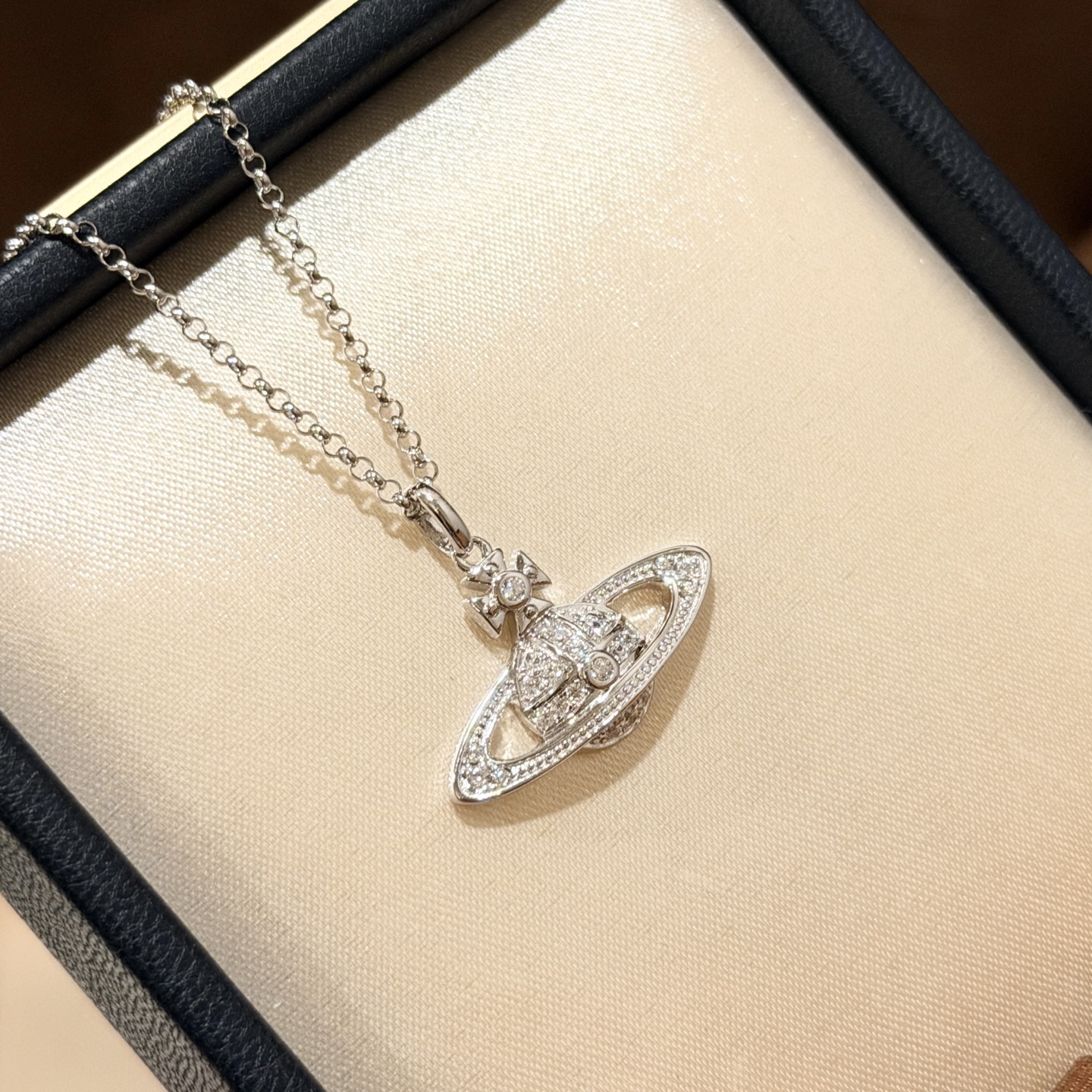Vivienne Westwood 火爆 新款 西太后Vivienne【 土星 星球 项链 】女人 单品list里