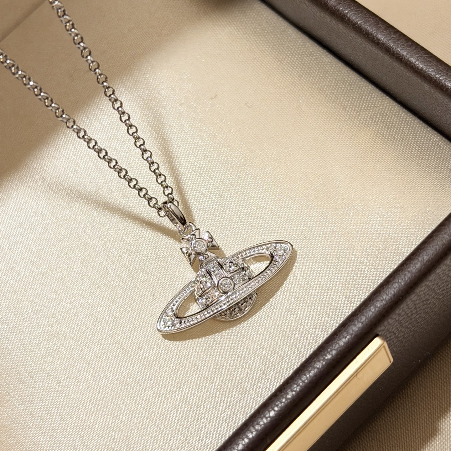 Vivienne Westwood 火爆 新款 西太后Vivienne【 土星 星球 项链 】女人 单品list里