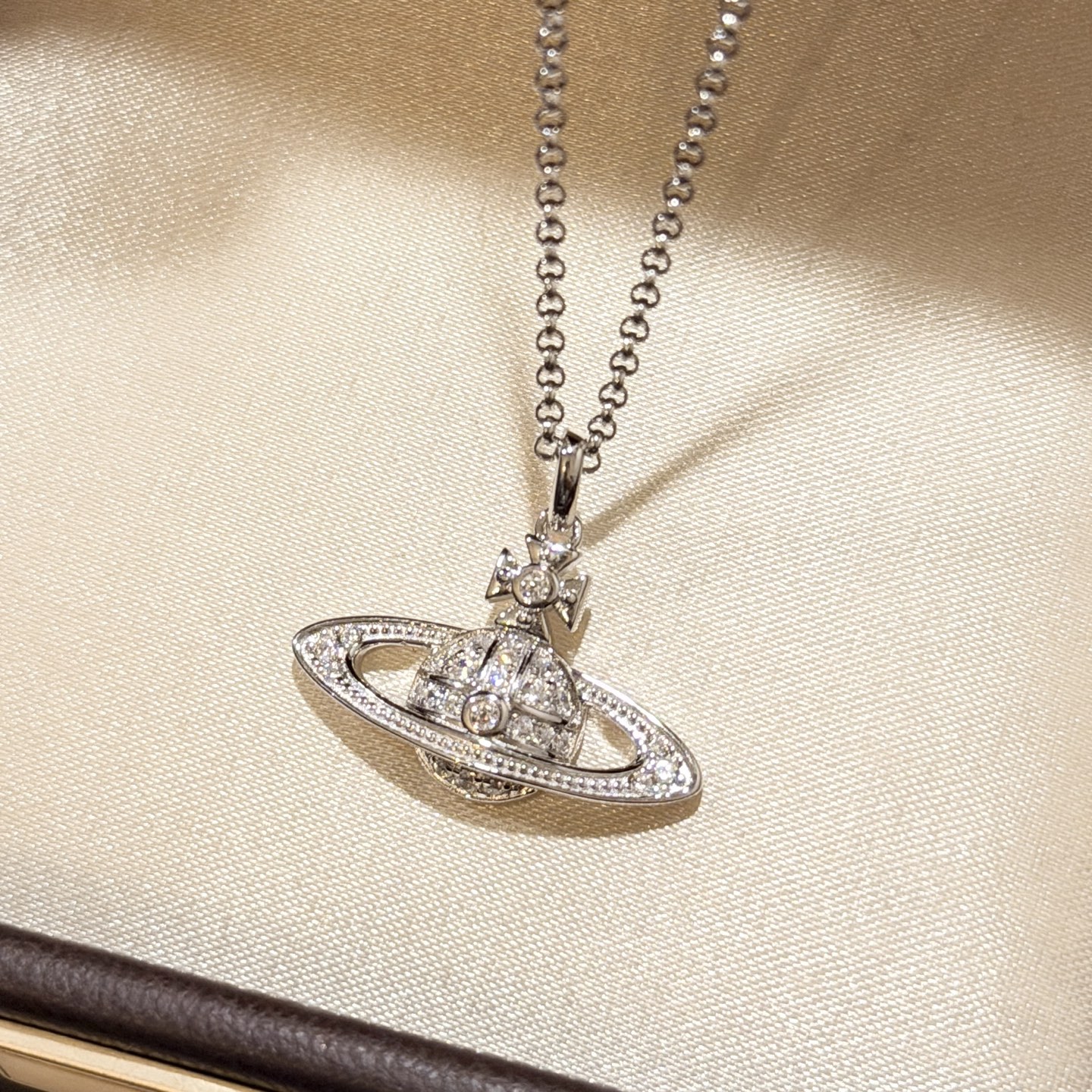 Vivienne Westwood 火爆 新款 西太后Vivienne【 土星 星球 项链 】女人 单品list里