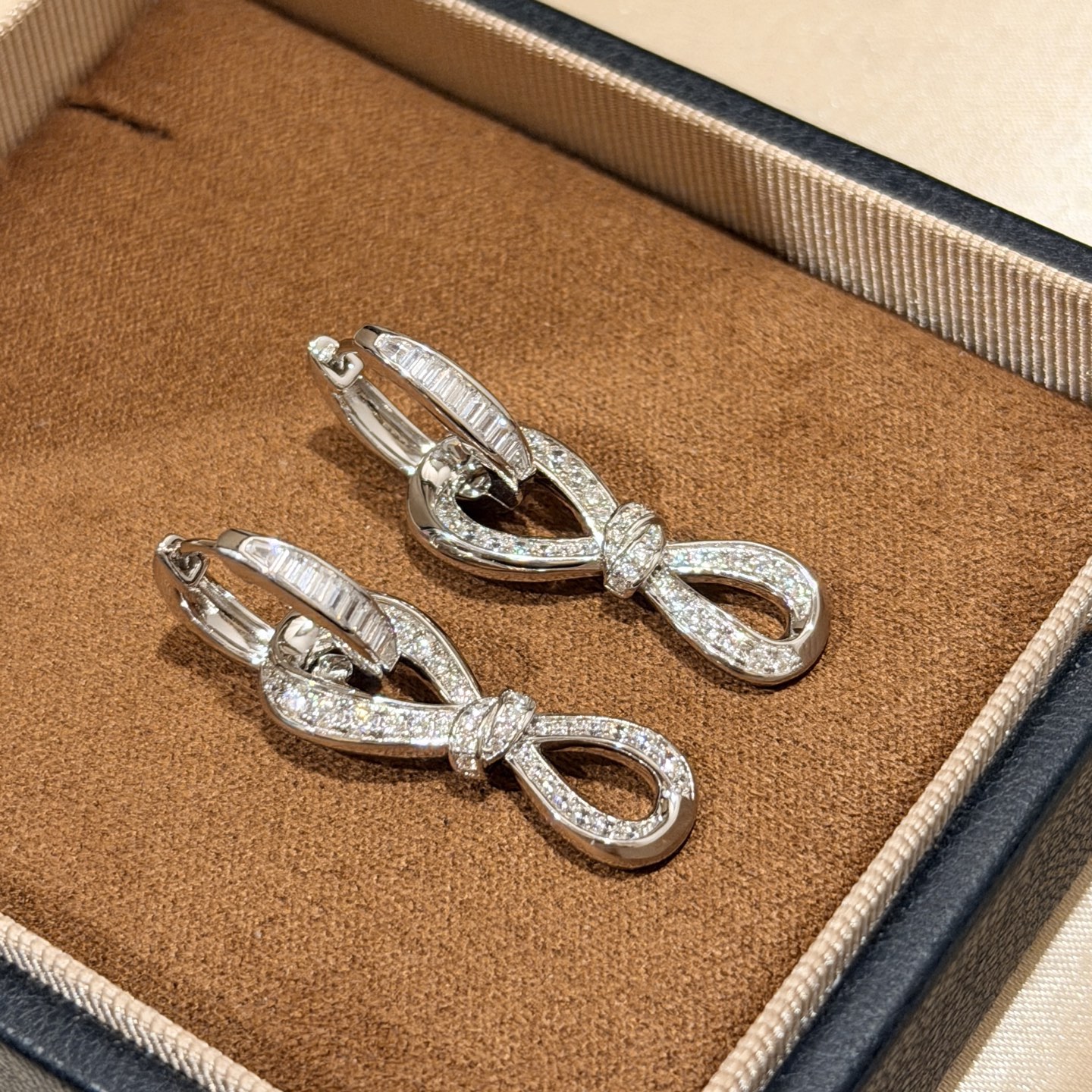 Hermès 新款 格拉芙 珠宝 蝴蝶结 8字