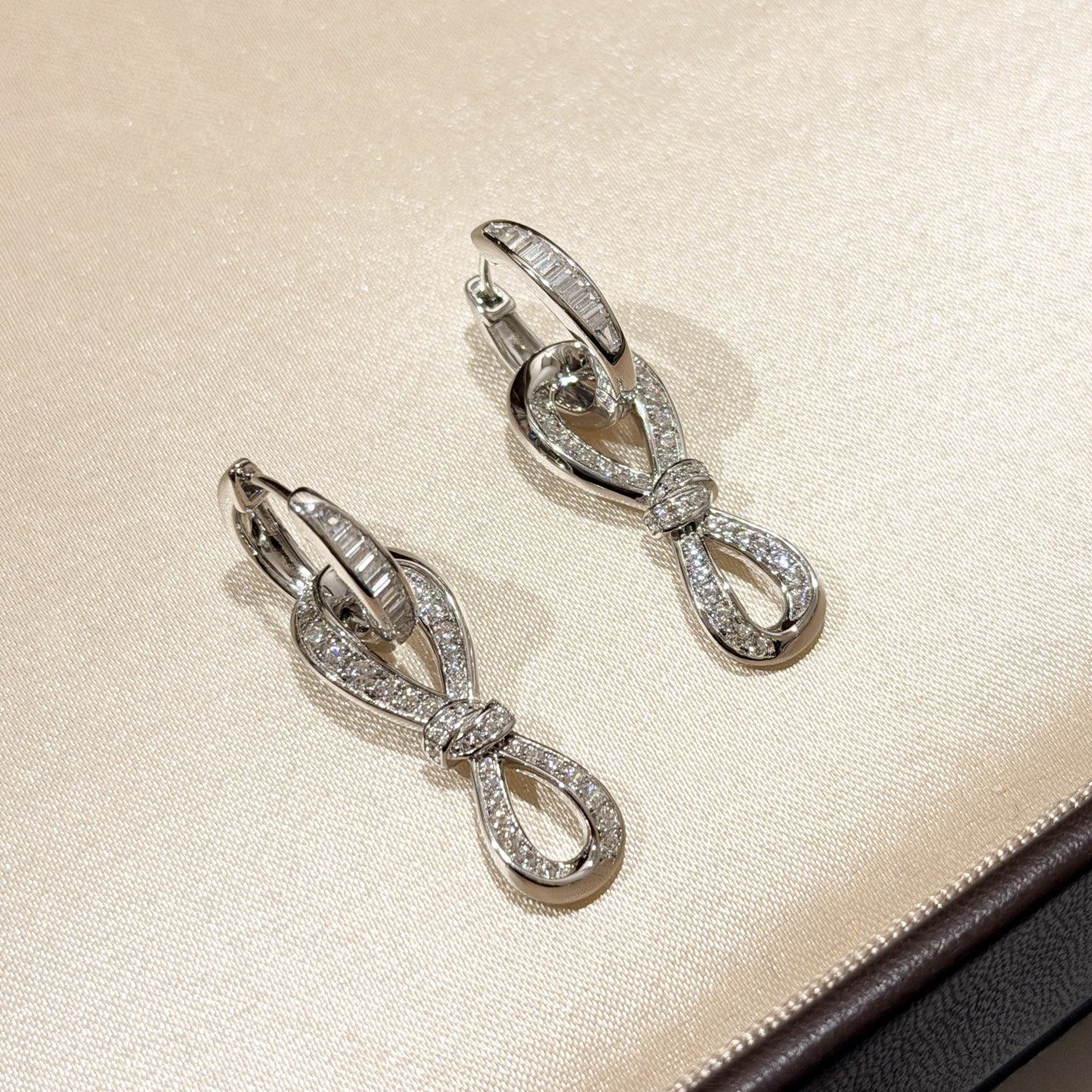Hermès 新款 格拉芙 珠宝 蝴蝶结 8字