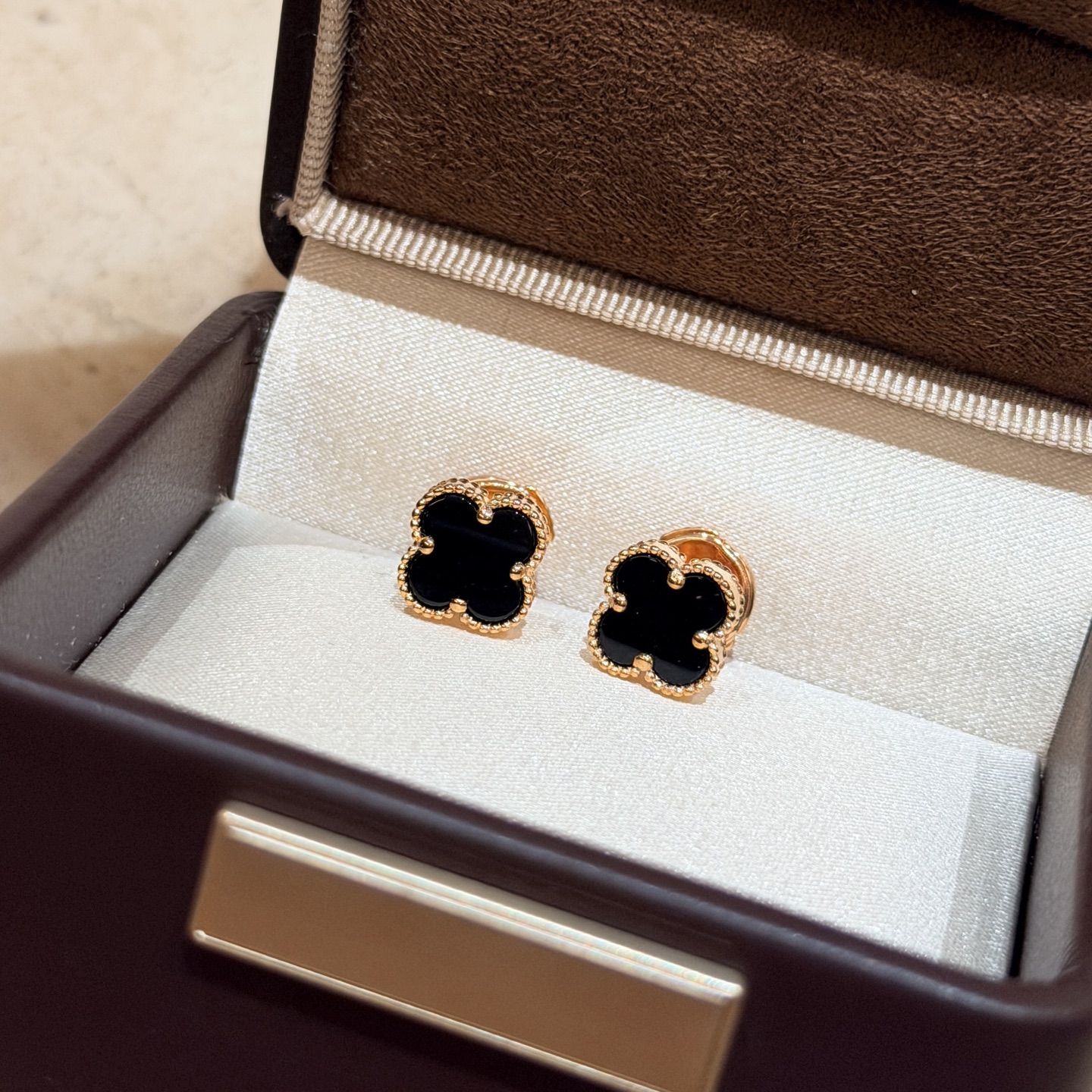NO:768495,Fanjia mini trumpet four-leaf clover earrings are made of selected materials imported from Germany and electroplated with thick gold. The most versatile earrings are the best!  !  Daily small earrings gold earrings +15, fine jewelry19860909梵家 迷你mini 小号 四叶草 耳钉 精选德国进口材质电镀厚金 最最最最百搭的一款耳钉 没有之一！！日常小耳钉 金色 耳钉+15,饰品精品,Jewelry