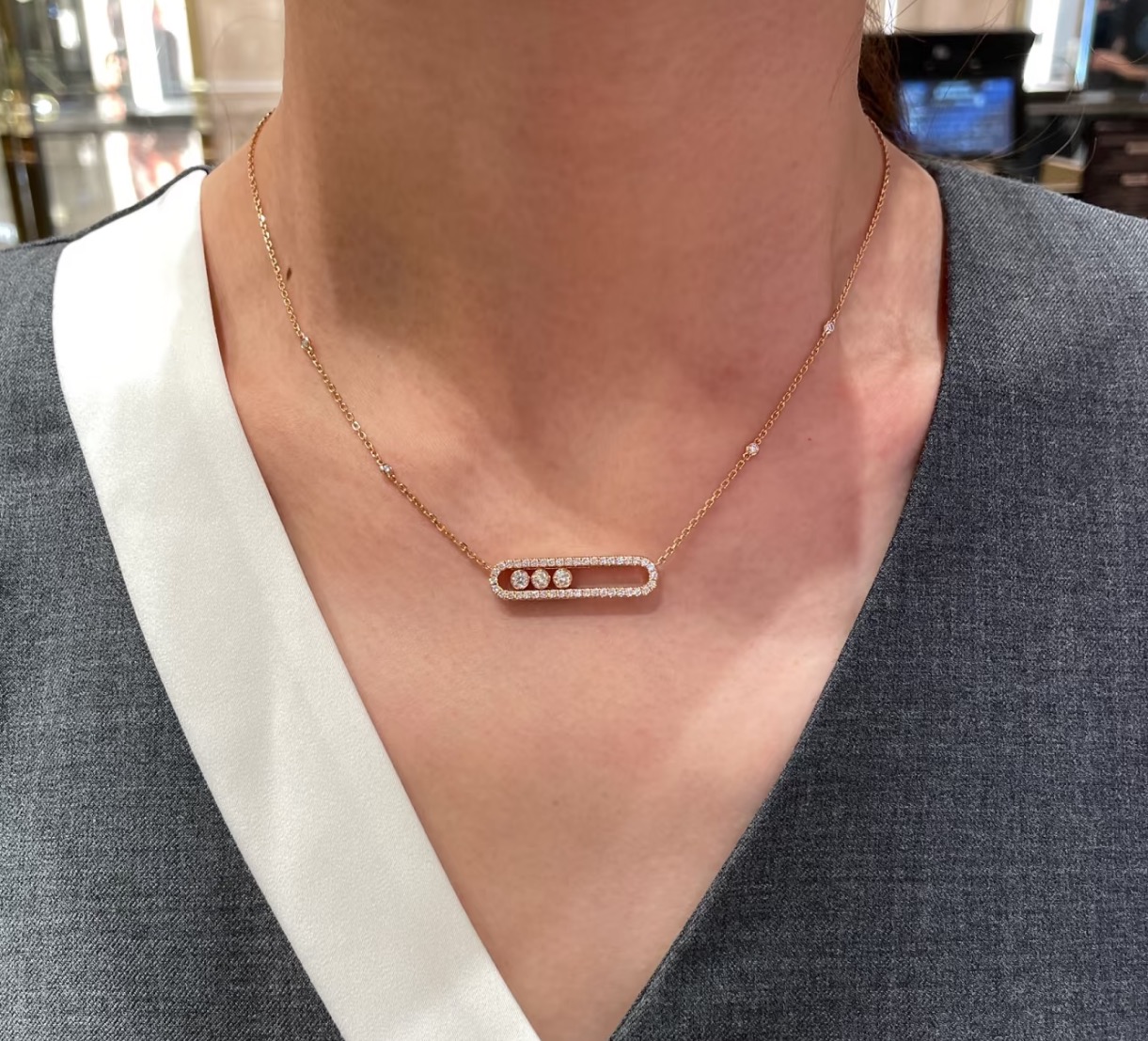 Hermès S0109 梅西卡 三钻滑动 满钻 满天星项链 欧美最受欢迎的品牌 脖子点缀神奇 Blingbling 项链 优雅气质高贵 精选优质S925纯银材质 不褪色不过敏 玫瑰金铂金两色 电镀厚金 纯银项链