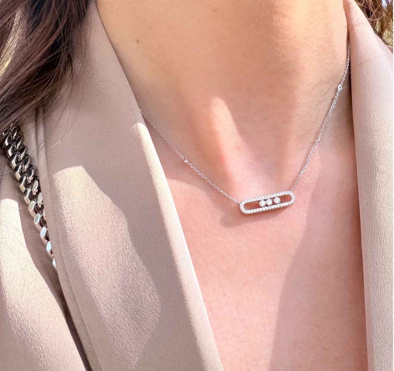 Hermès S0109 梅西卡 三钻滑动 满钻 满天星项链 欧美最受欢迎的品牌 脖子点缀神奇 Blingbling 项链 优雅气质高贵 精选优质S925纯银材质 不褪色不过敏 玫瑰金铂金两色 电镀厚金 纯银项链