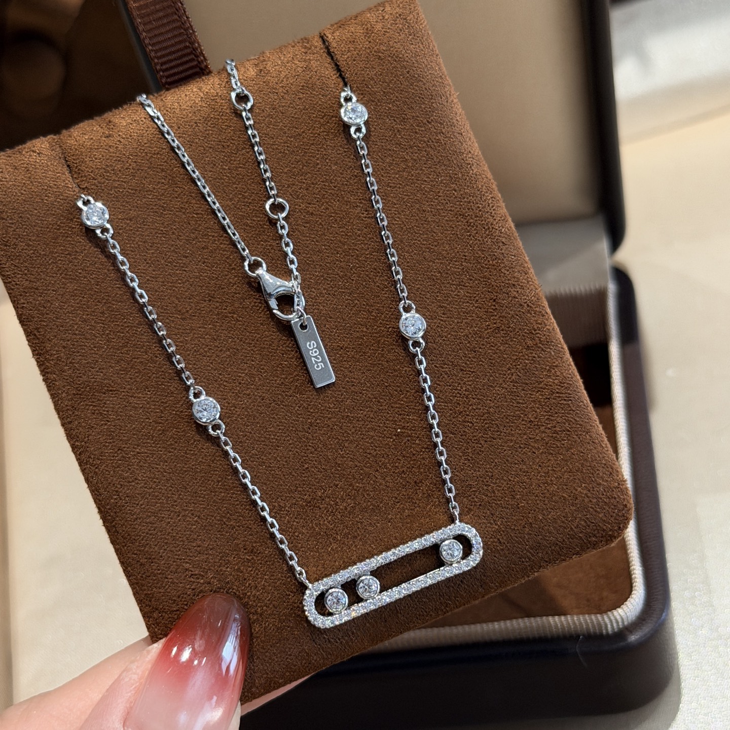 Hermès S0109 梅西卡 三钻滑动 满钻 满天星项链 欧美最受欢迎的品牌 脖子点缀神奇 Blingbling 项链 优雅气质高贵 精选优质S925纯银材质 不褪色不过敏 玫瑰金铂金两色 电镀厚金 纯银项链