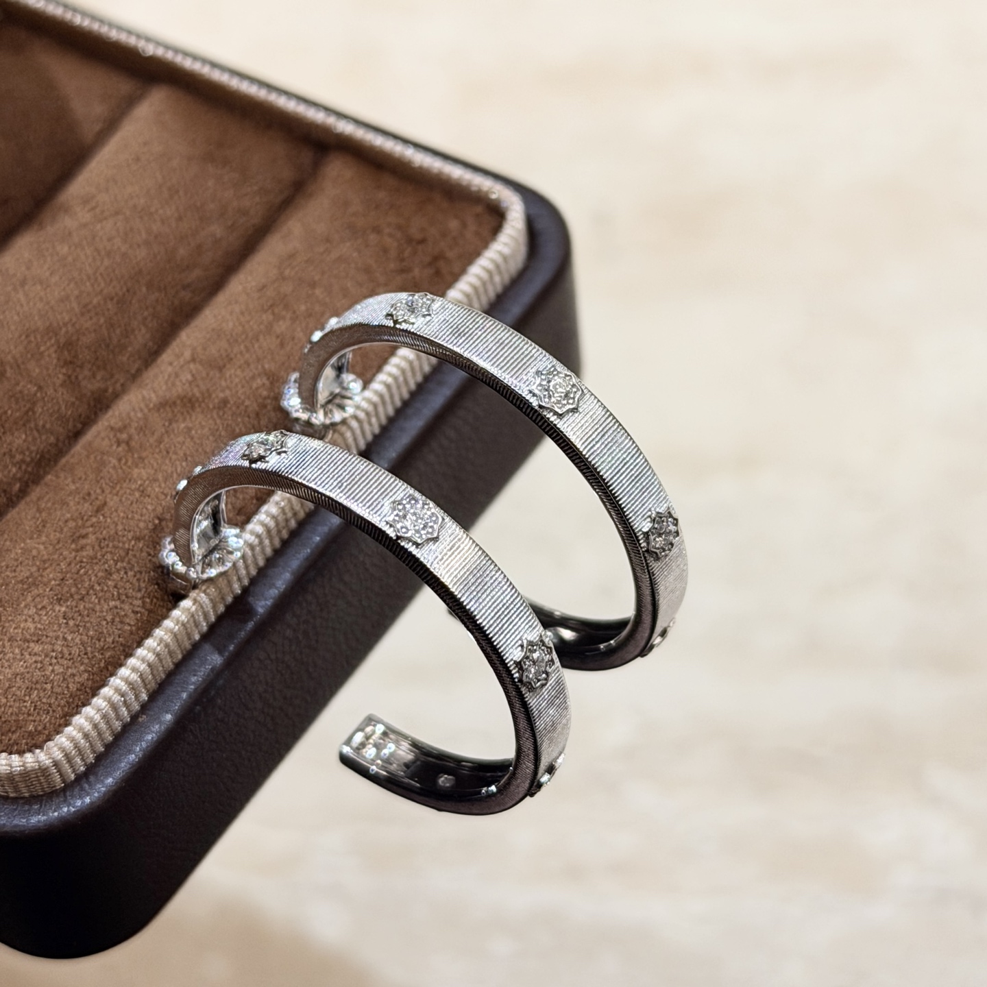 Hermès A7353 独立设计师款 火爆 圈 八芒星 拉丝 耳拍 高端定制手工拉丝抛光 S925纯银微镶 工艺 18K镀金 达人 一族 单品 上手 超 铂金 纯银耳钉