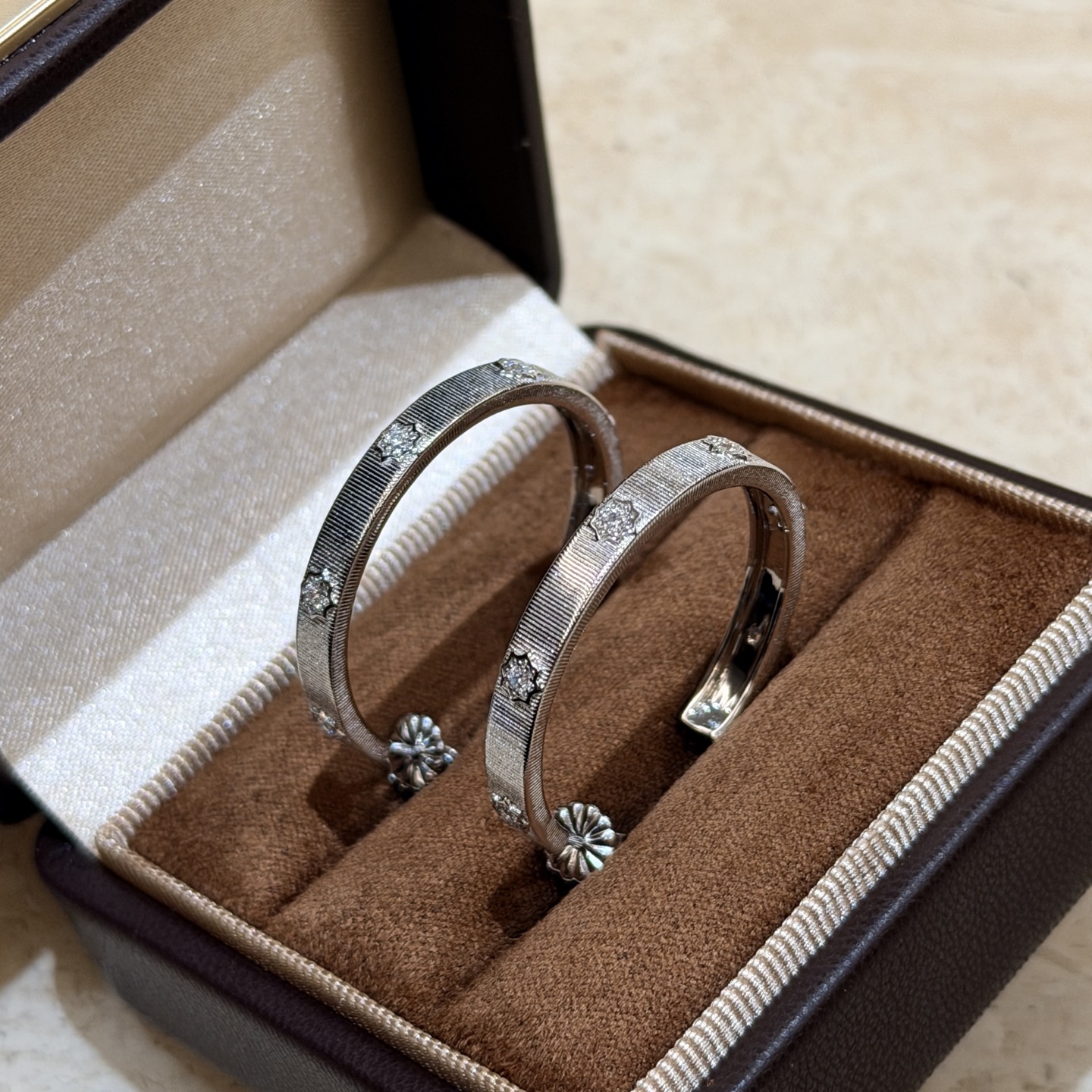 Hermès A7353 独立设计师款 火爆 圈 八芒星 拉丝 耳拍 高端定制手工拉丝抛光 S925纯银微镶 工艺 18K镀金 达人 一族 单品 上手 超 铂金 纯银耳钉