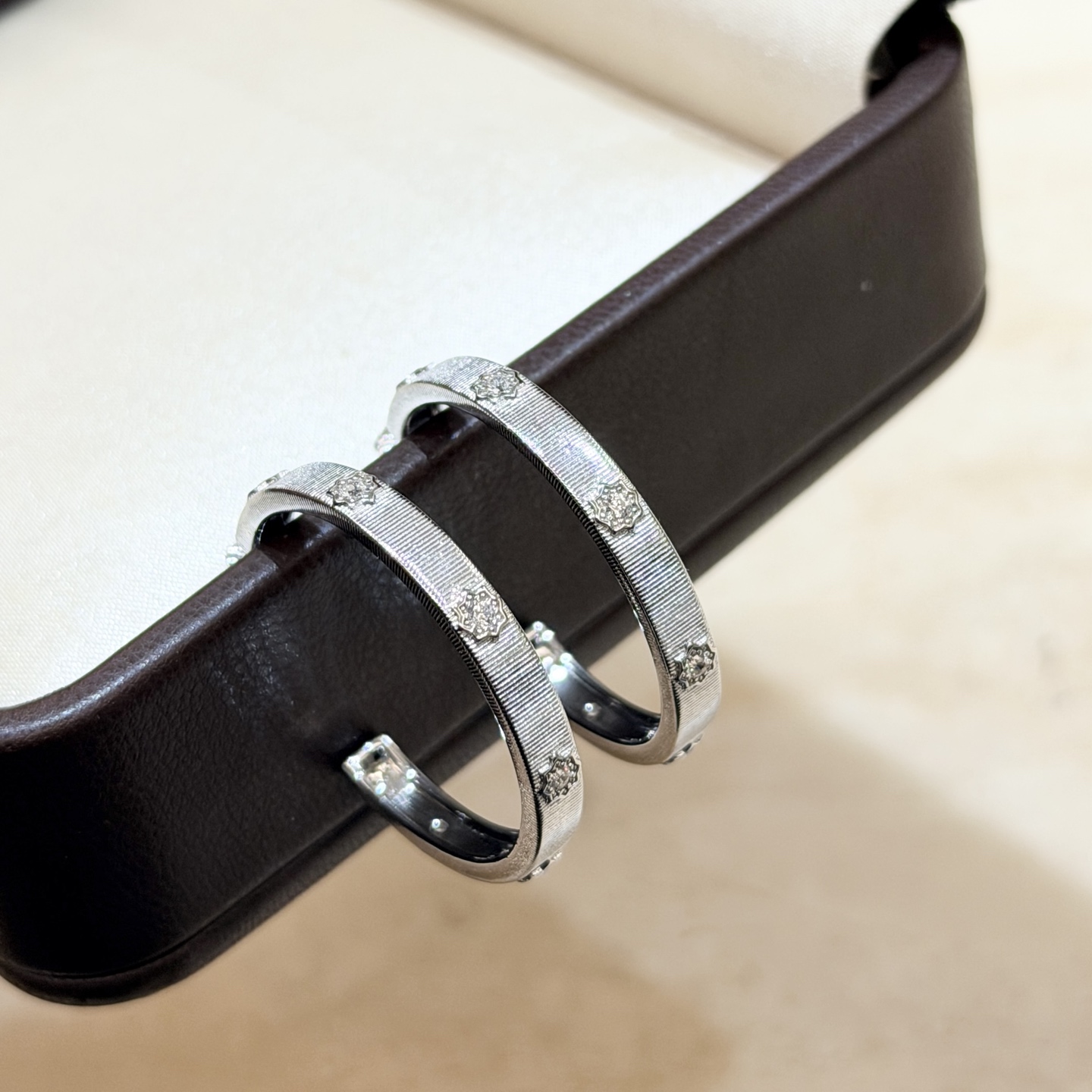 Hermès A7353 独立设计师款 火爆 圈 八芒星 拉丝 耳拍 高端定制手工拉丝抛光 S925纯银微镶 工艺 18K镀金 达人 一族 单品 上手 超 铂金 纯银耳钉