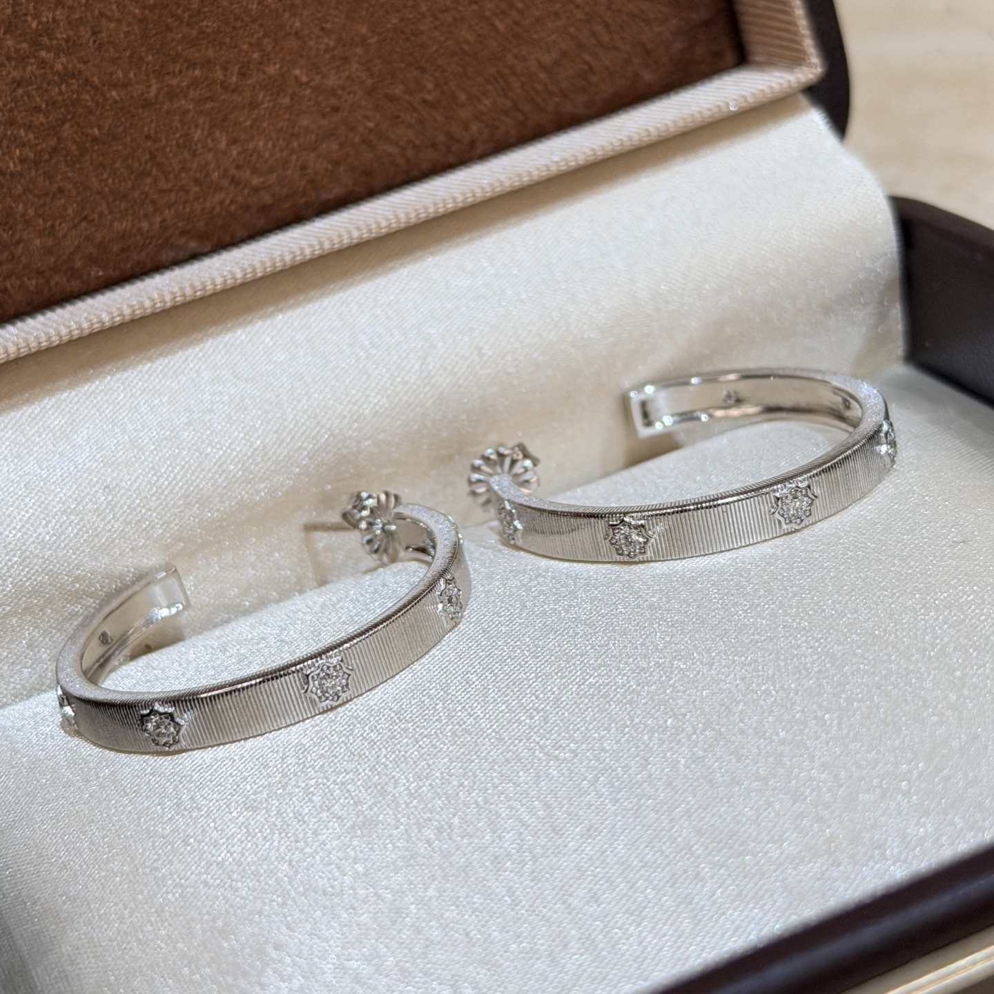 Hermès A7353 独立设计师款 火爆 圈 八芒星 拉丝 耳拍 高端定制手工拉丝抛光 S925纯银微镶 工艺 18K镀金 达人 一族 单品 上手 超 铂金 纯银耳钉
