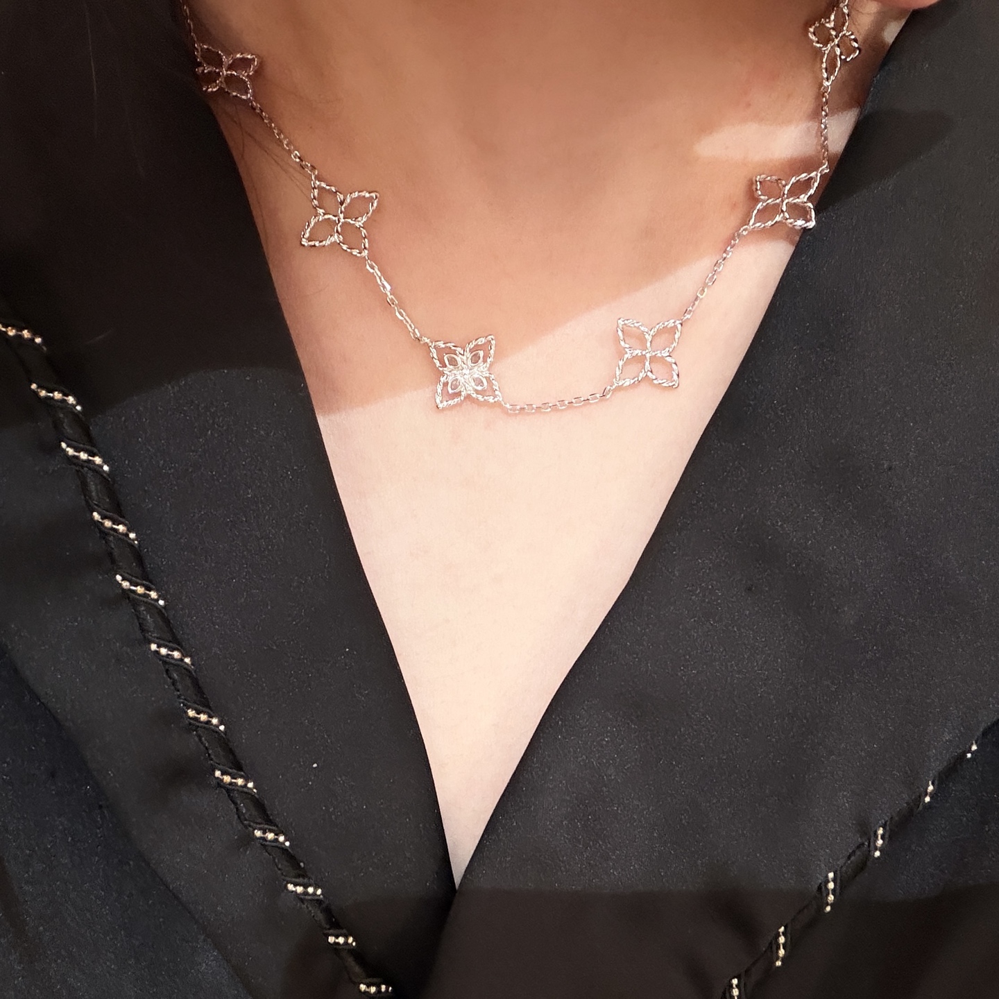 Hermès A7358 新款 布契风 镂空四叶草 十一花 麻花边 项链 高端S925材质 华丽设计 这种设计也只有 才能体现得淋漓尽致 永恒值得你拥有 铂金 电镀厚金 纯银项链