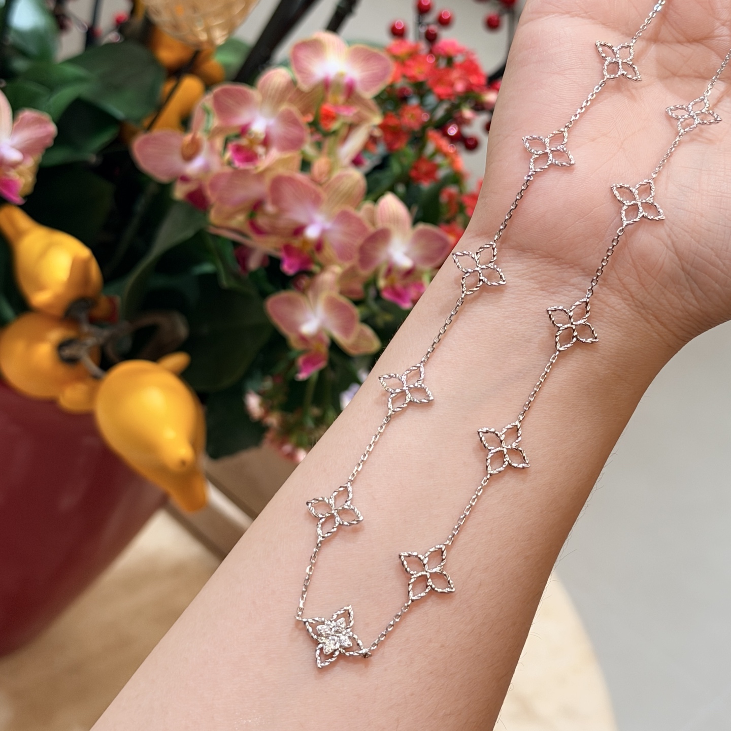 Hermès A7358 新款 布契风 镂空四叶草 十一花 麻花边 项链 高端S925材质 华丽设计 这种设计也只有 才能体现得淋漓尽致 永恒值得你拥有 铂金 电镀厚金 纯银项链