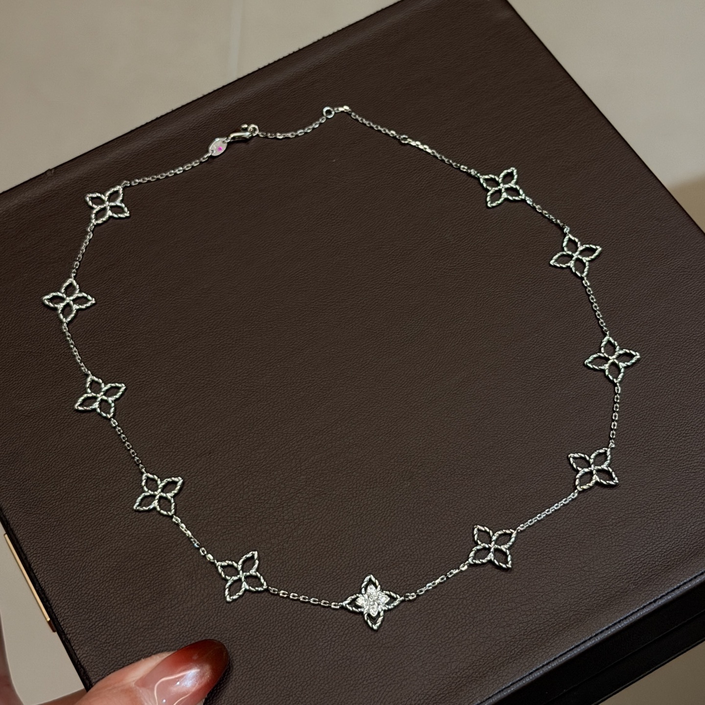 Hermès A7358 新款 布契风 镂空四叶草 十一花 麻花边 项链 高端S925材质 华丽设计 这种设计也只有 才能体现得淋漓尽致 永恒值得你拥有 铂金 电镀厚金 纯银项链