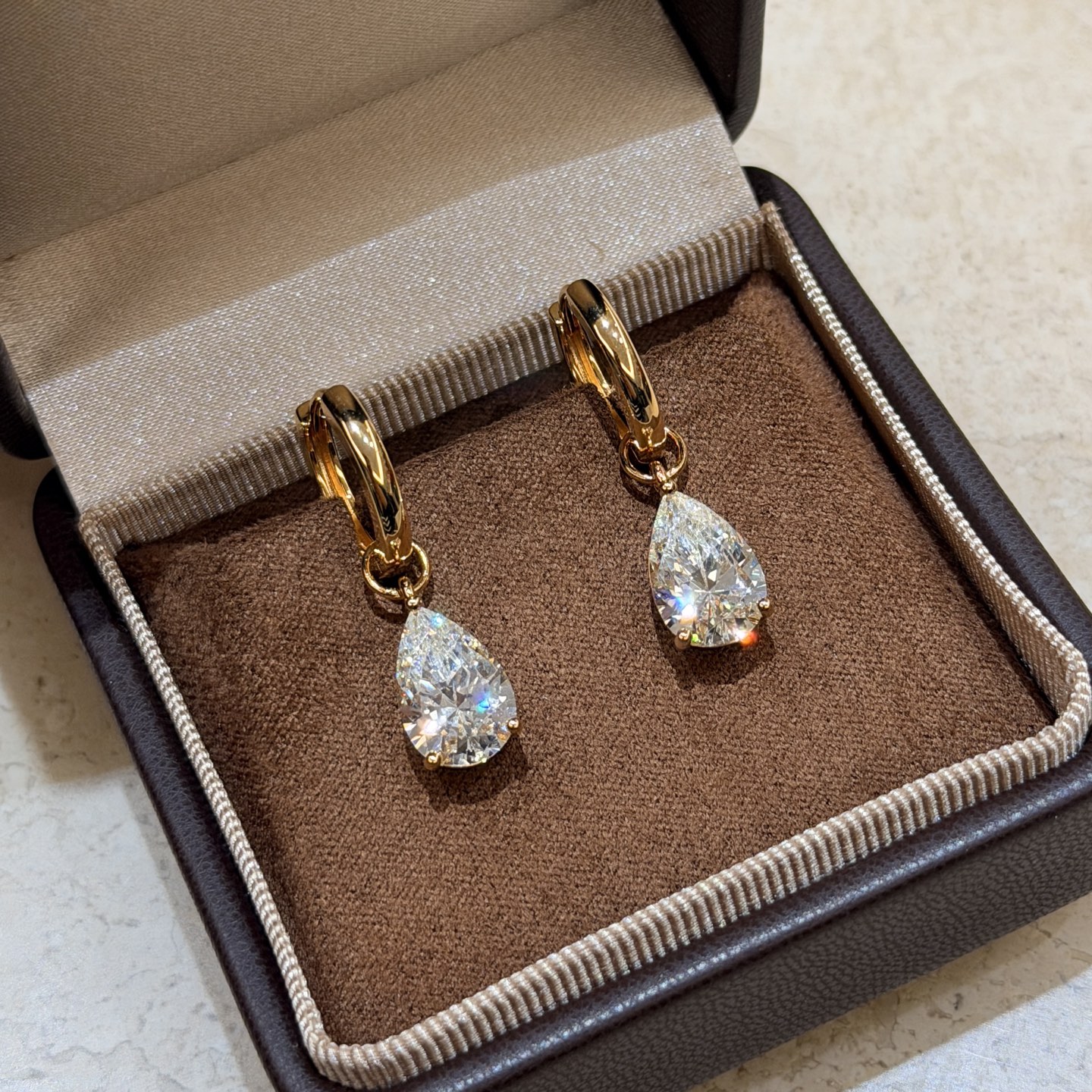 A7314 👑【钻石仿真】 Nuevo estilo, serie diamante, cinco quilates, pendientes de gota de agua, ¡han llegado! Utilizando la jo…