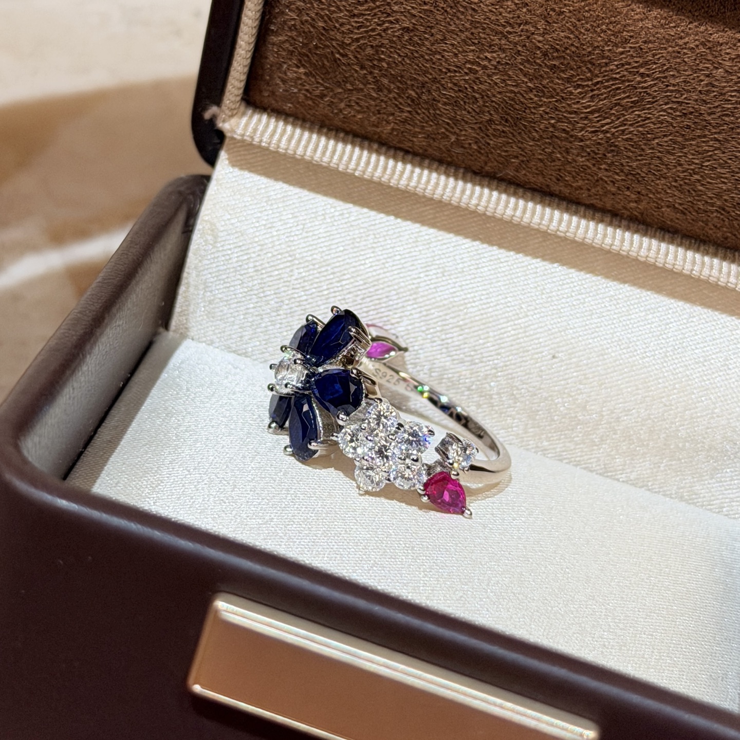 Hermès A7173 HW高级珠宝 新款 皇家蓝 花朵 钻石戒指 各大 栩栩如生