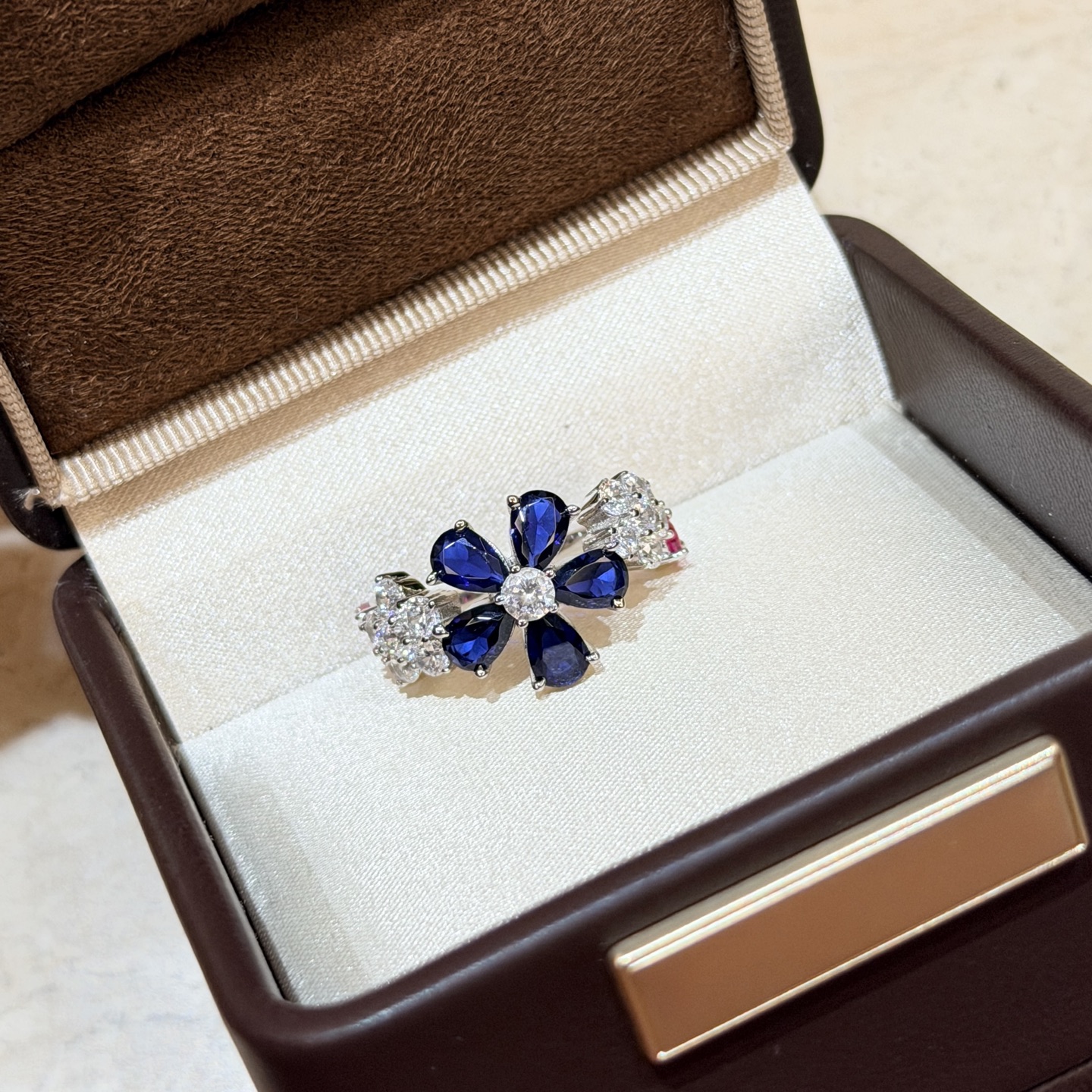 Hermès A7173 HW高级珠宝 新款 皇家蓝 花朵 钻石戒指 各大 栩栩如生